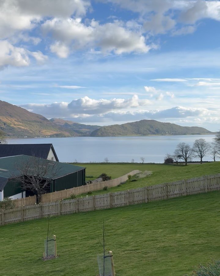 Our kind of evening - birdsong in the stillness, a sky painted in soft hues, and nothing but peace all around.
Calm. Quiet. Beautiful.
Just the way we like it.

Come join us at besidetheloch.com

#scottishhighlands❤️ #scotlandhighlands #scotland #sel