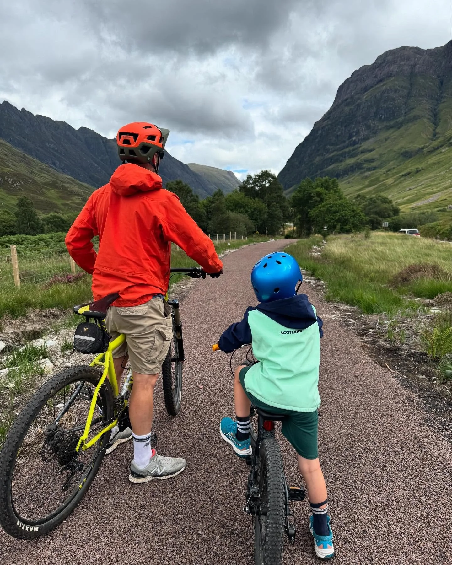 We checked out the newly opened Glencoe Greenway - a fresh path linking the Glencoe Visitor Centre, An Torr and Signal Rock and if you are feeling energetic enough up to Oban! 

We popped over to @stiff.peaks.lyndsay for a sausage roll, @clachaig_inn