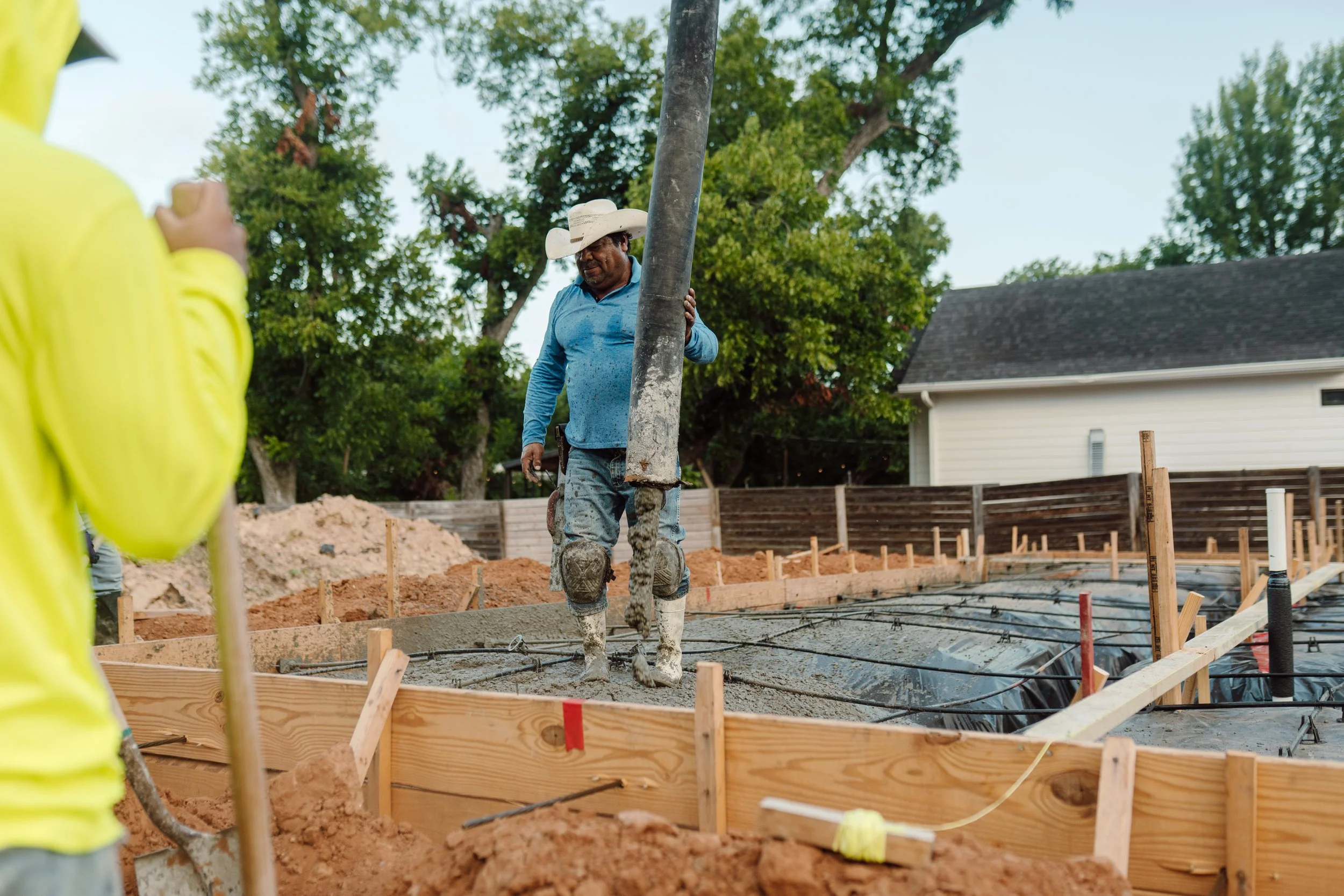 V CONSTRUCTION POUR DAY 0015.JPG