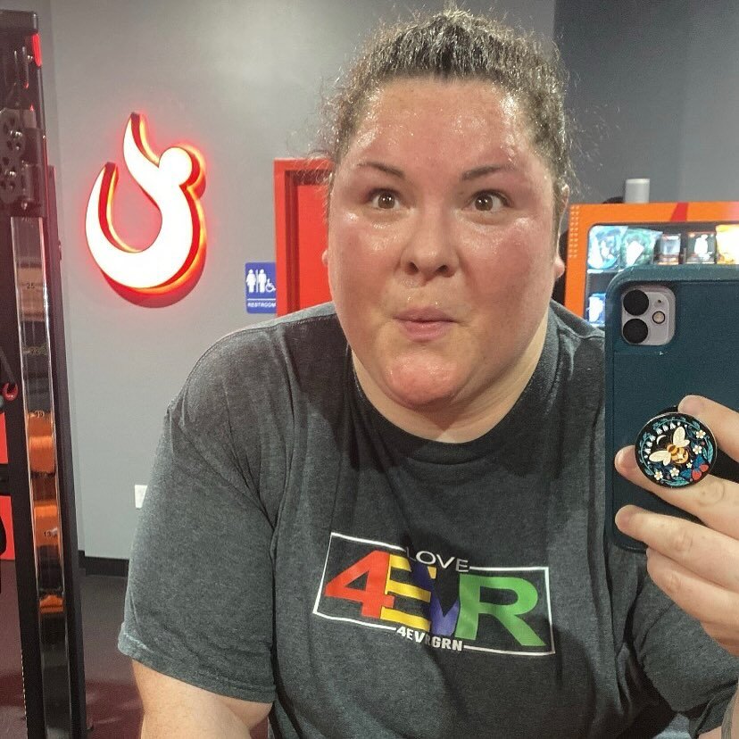 Did you know wearing #4evrgrn during your workout can make you ten times stronger? I mean, it&rsquo;s a theory worth testing at least 🤣💪 TGIF, friends!

#wearethepnw #pnwlifestyle #pnwstrong #sweatyselfie #hotworxuniversityplace #postgymselfie #was