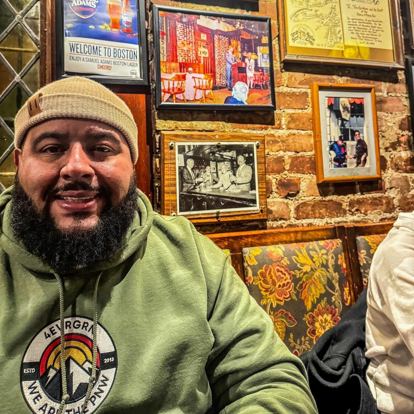 Venturing to New England but always #reppinthepnw 🌲 Where in the #PNW does everyone know your name? 👇 Tag &lsquo;em for some extra love!

#4evrgrn #wearethepnw #pnwlifestyle #cheers #cheersboston #pnwapparel #shippinguptoboston