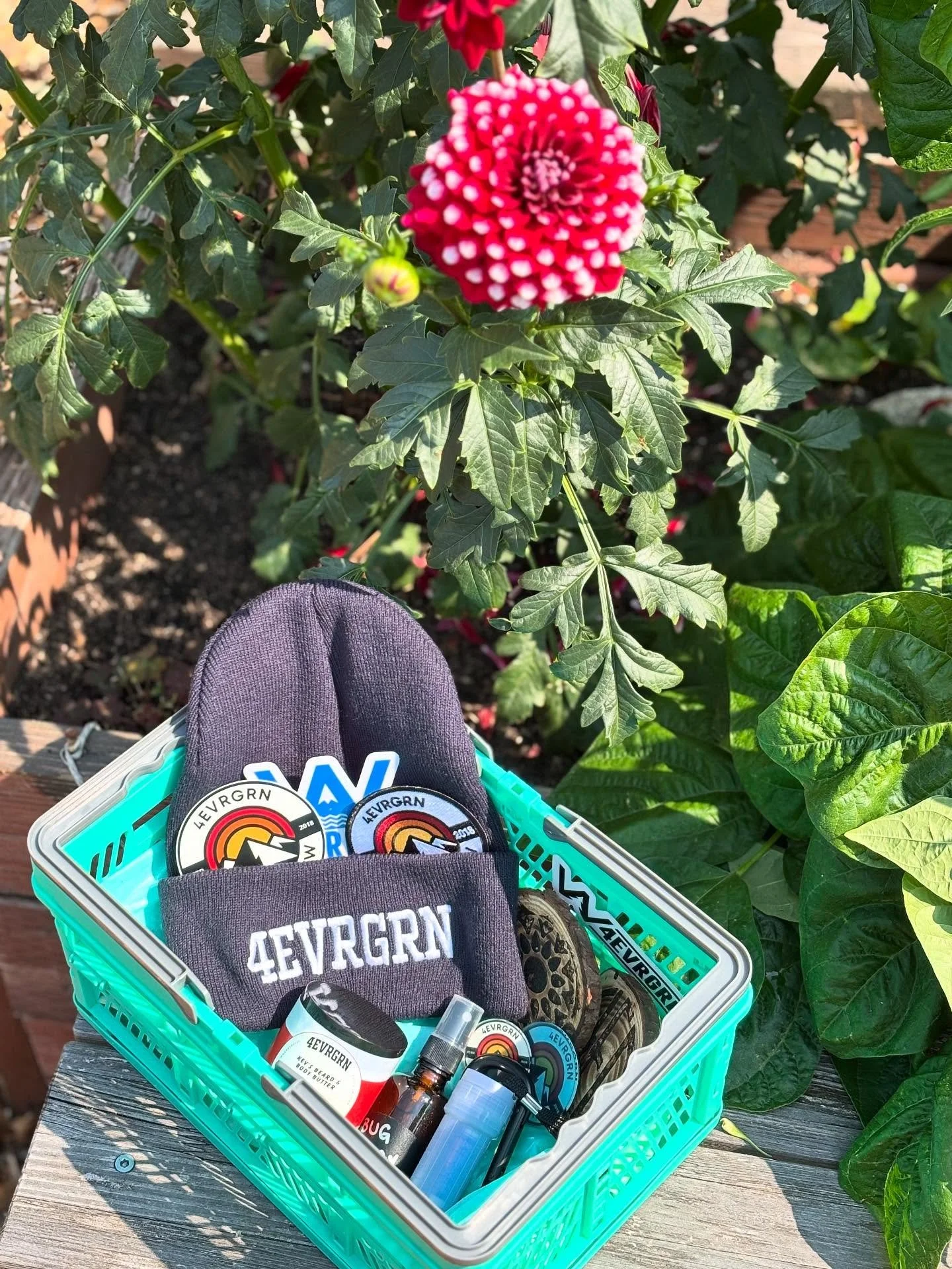 This basket is going to our community partner @cave_wa benefiting @therisecenterofhilltop for the Unmasking Hope Through Creativity Masquerade Gala where elegance meets purpose.

Behind every mask lies a story and for many, that story includes housin