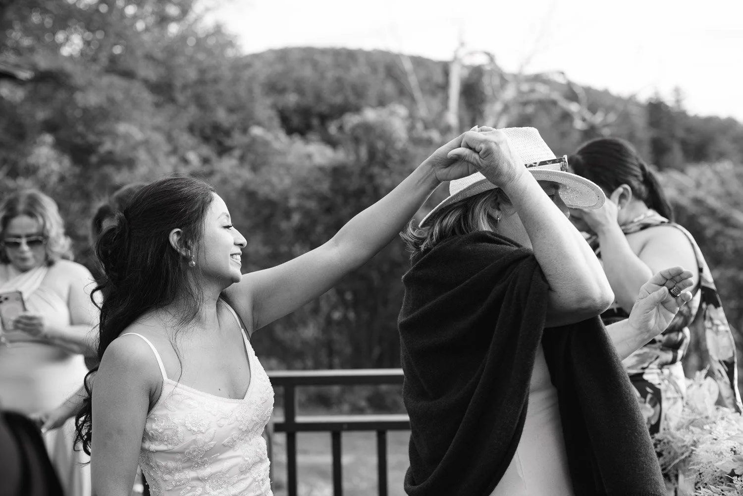 20260912-wedding-00606-sqslarge.jpg