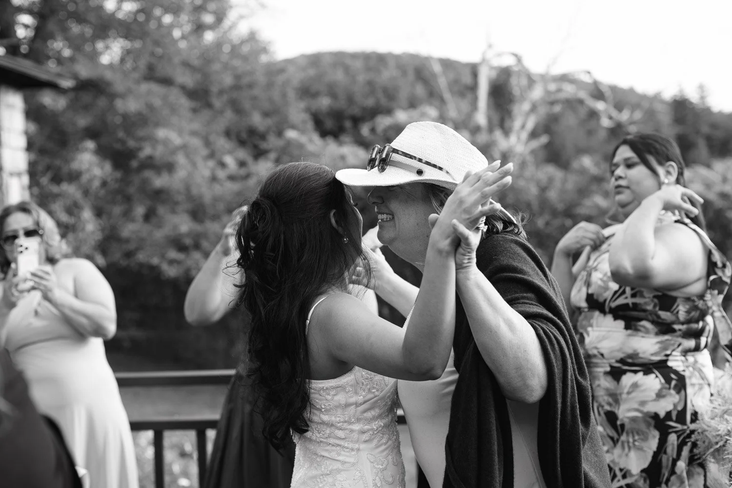 20260912-wedding-00608-sqslarge.jpg