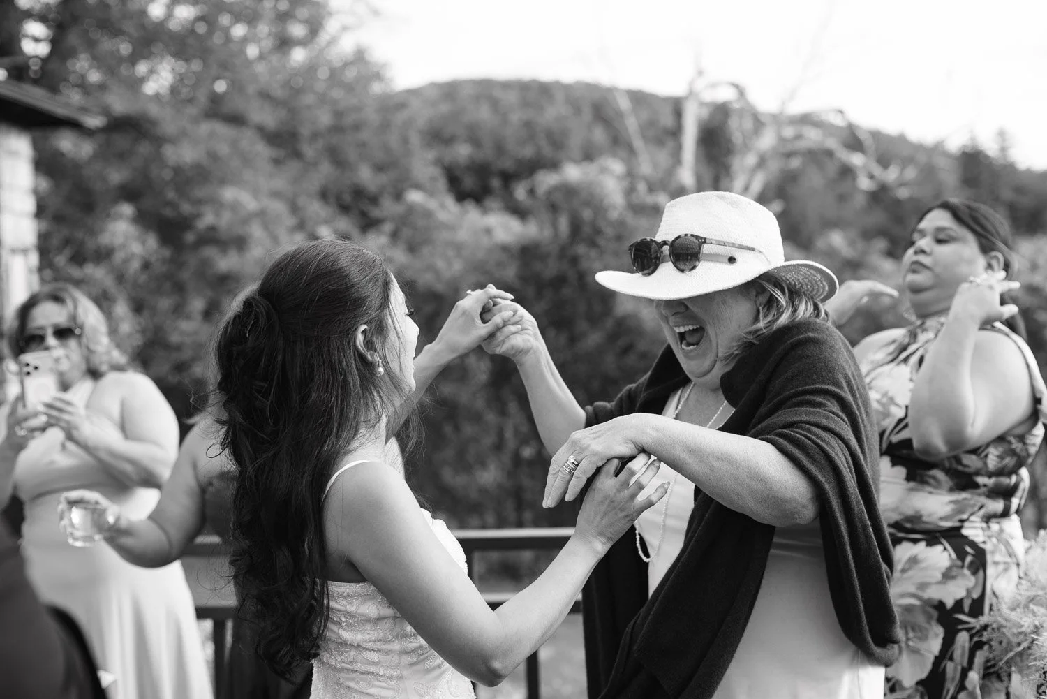 20260912-wedding-00607-sqslarge.jpg