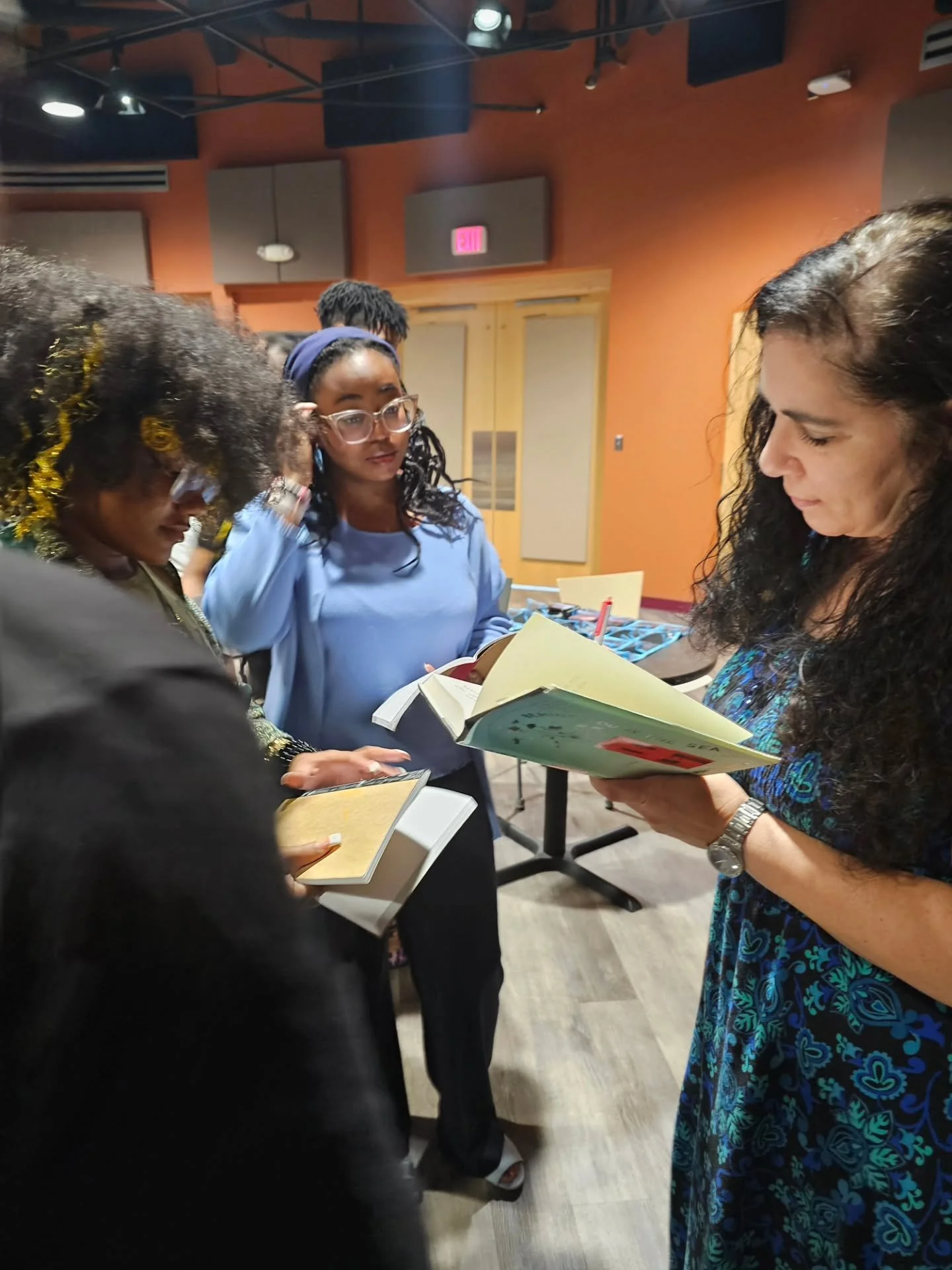 A week ago, author @susandarraj gave our young writers a send-off as they wrapped up their time in @youthworksbaltimore and their week at the #wbswritersstudio at @washcoll. Susan spoke about her journey in becoming a writer and about her daily writi
