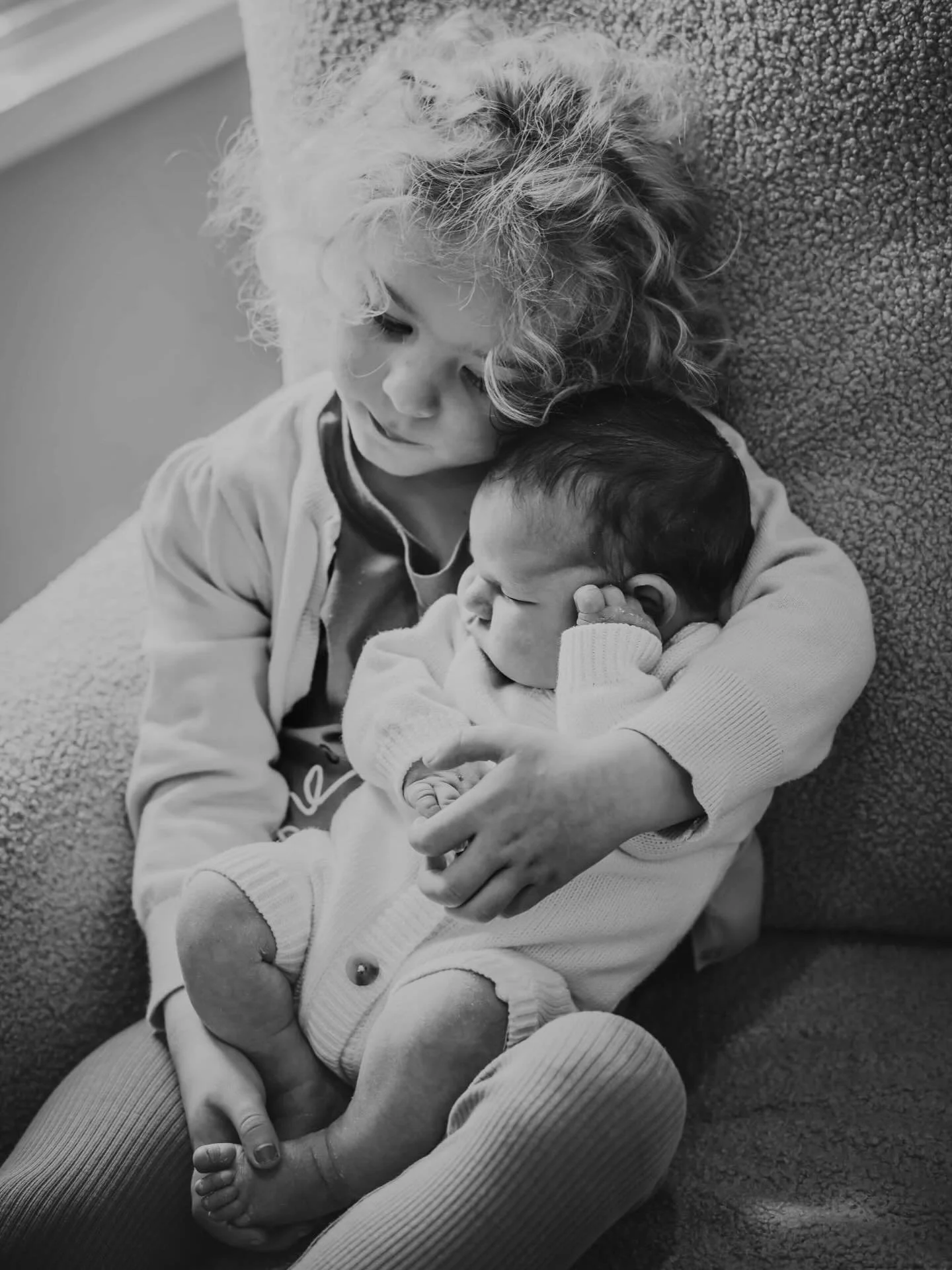 Mia and her baby brother Max.  Already each other&rsquo;s superheroes. 🥹❤️❤️

@tiziamayphotography @setheisinger