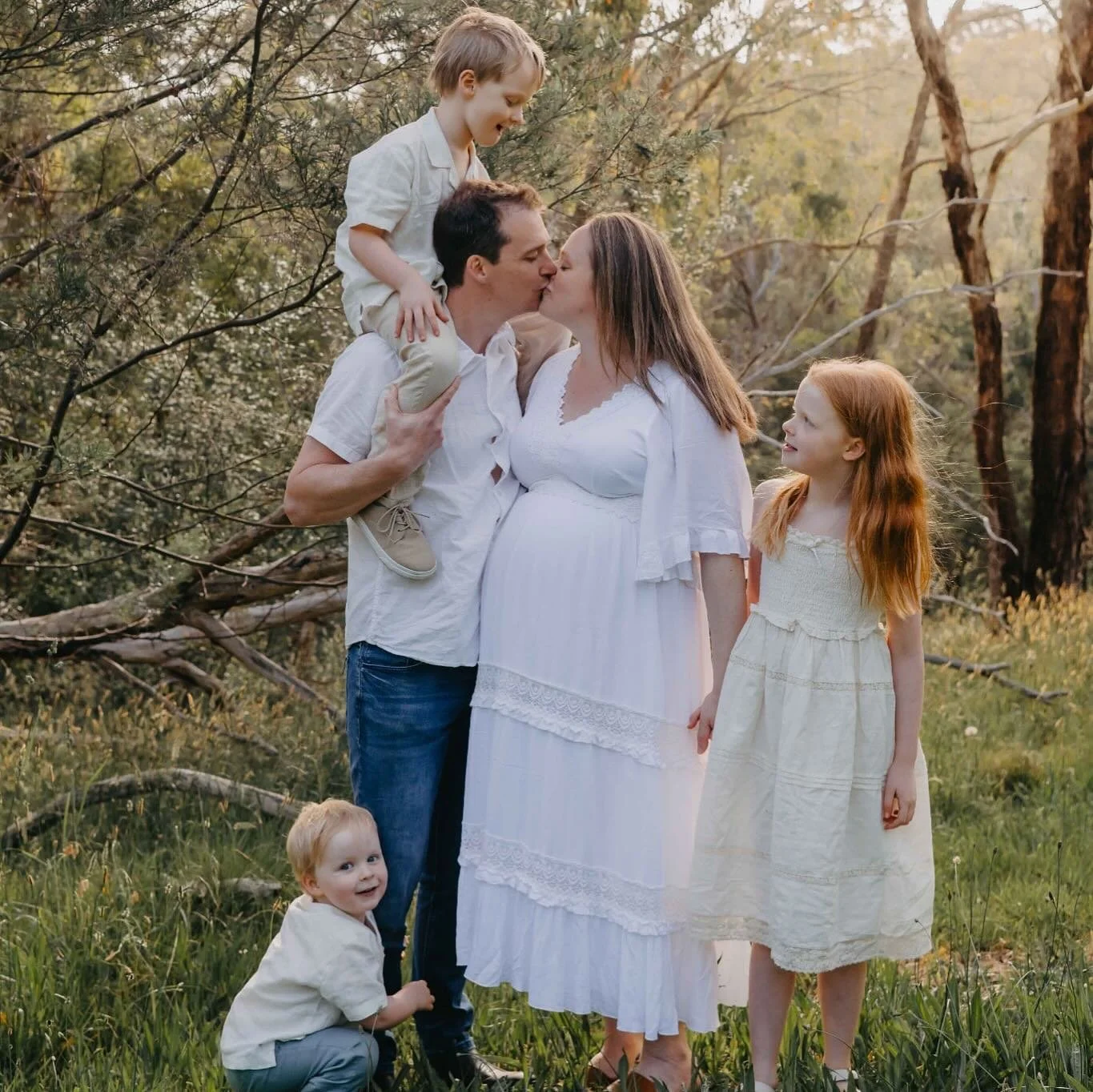 With three kids and one on the way, Laura and Lance will be super busy.  But somehow they make it look easy.  Always a pleasure photographing you guys and I look forward to photographing your new bubba very soon 🥰🥰🥰🥰❤️❤️❤️
@tiziamayphotography @l