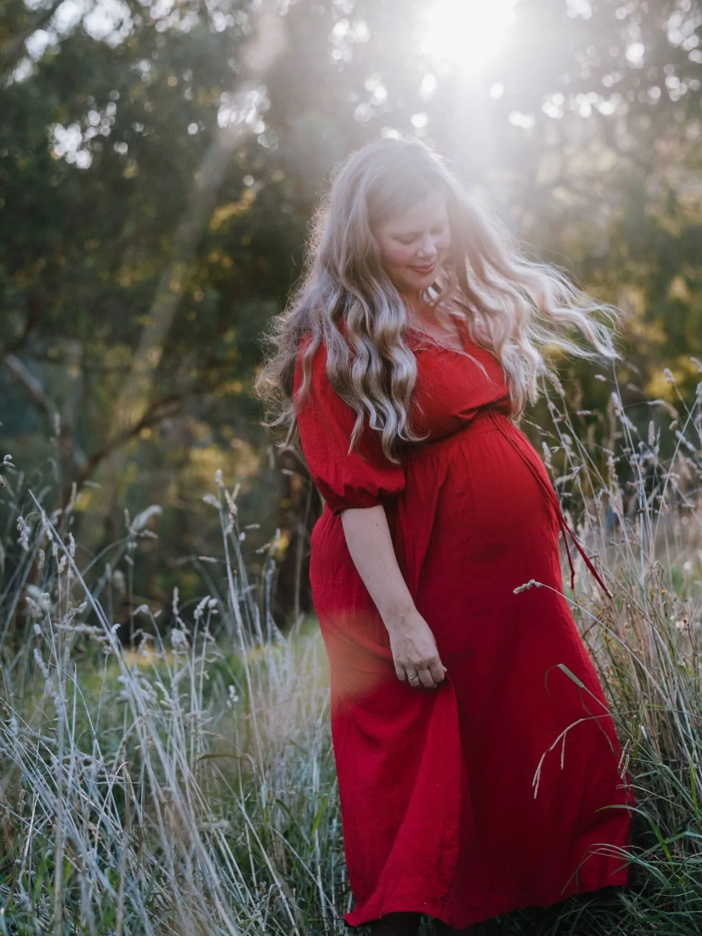 The gorgeous Lucy from our Ringwood Camera House store glowing with pregnancy glory.  At 39 weeks she looks absolutely exquisite with Ben her husband and divinely etheral daughter Ally ❤️❤️❤️
Can&rsquo;t wait to meet this little bubba. 

@tiziamaypho