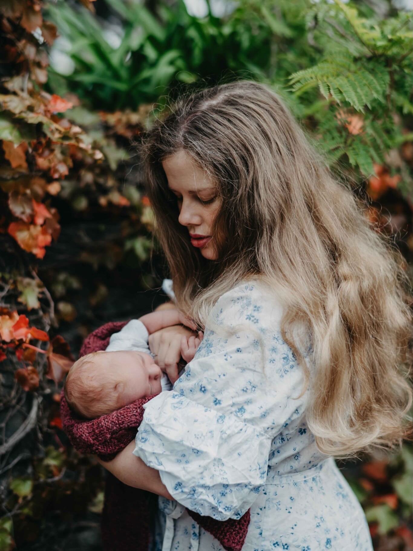 Baby Violet 💜  A sweet little girl as beautiful as the flower.  Congratulations Lucy and Ben.  Violet is absolutely adorable and squishy. 💜💜

@tiziamayphotography
@lucy_12goose 
@benpienaarhorror