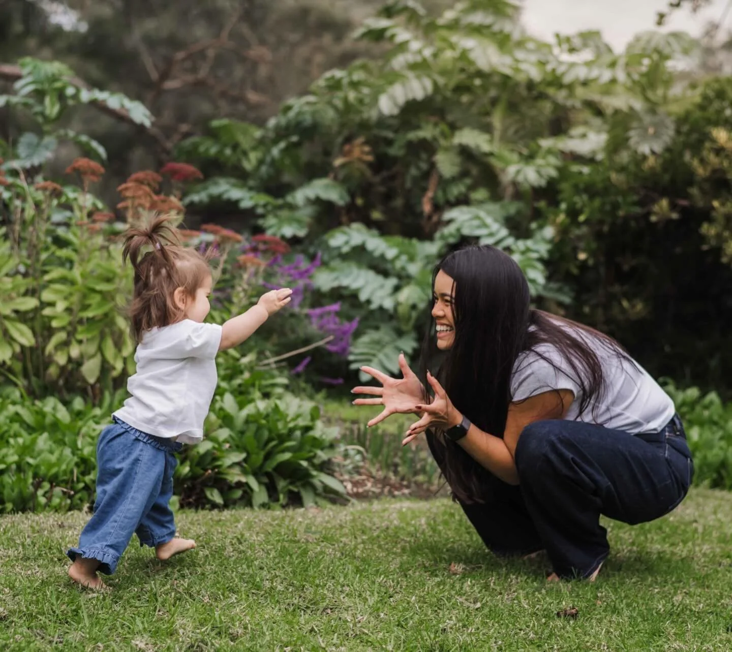Little Jeannie showing her mum Jade how clever she is learning to walk.  I love these moments ❤️❤️. 

@tiziamayphotography 
@jadedignam