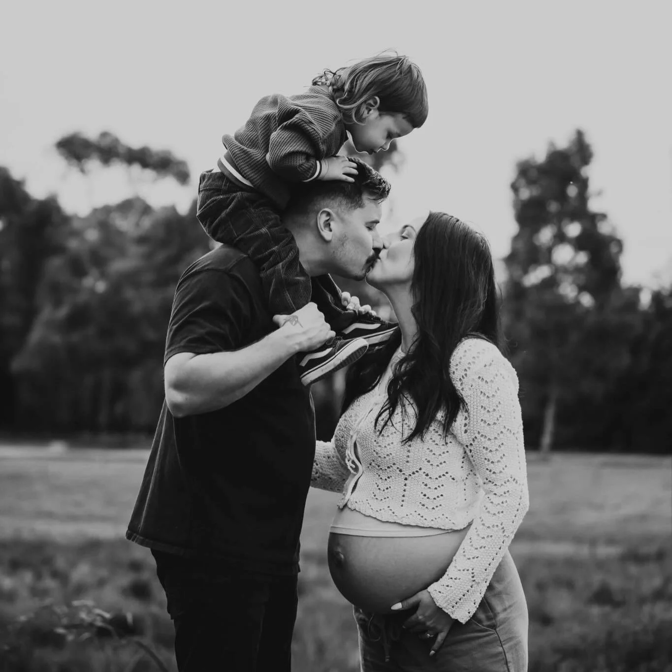 My beautiful niece Connie, fianc&eacute; Brad and little monkey James waiting for their new addition to arrive.  A beautiful afternoon today spent photographing their deliciousness.  Love you guys to the Moon and back ❤️❤️❤️❤️ 

@tiziamayphotography 
