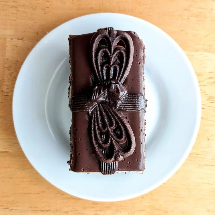 Publix Bakery Chocolate Ganache Supreme Cake Review — SnarkleSauce on Wry