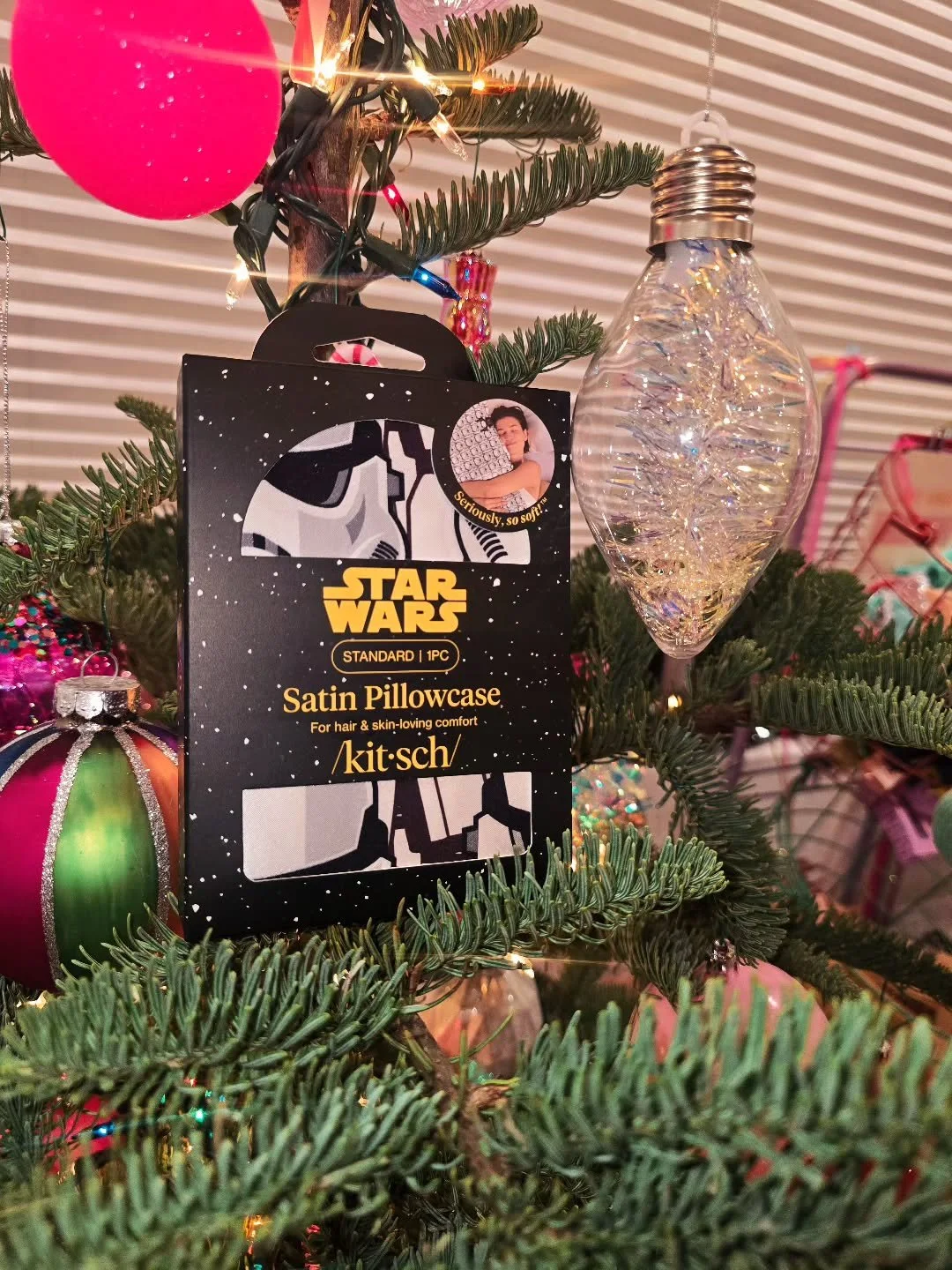 Don&rsquo;t sleep on these pillowcases&hellip;
&mdash;or do. 😉😴✨

Kitsch satin pillowcases = better hair, better skin, better sleep

&amp; they make the best stocking stuffers ♡