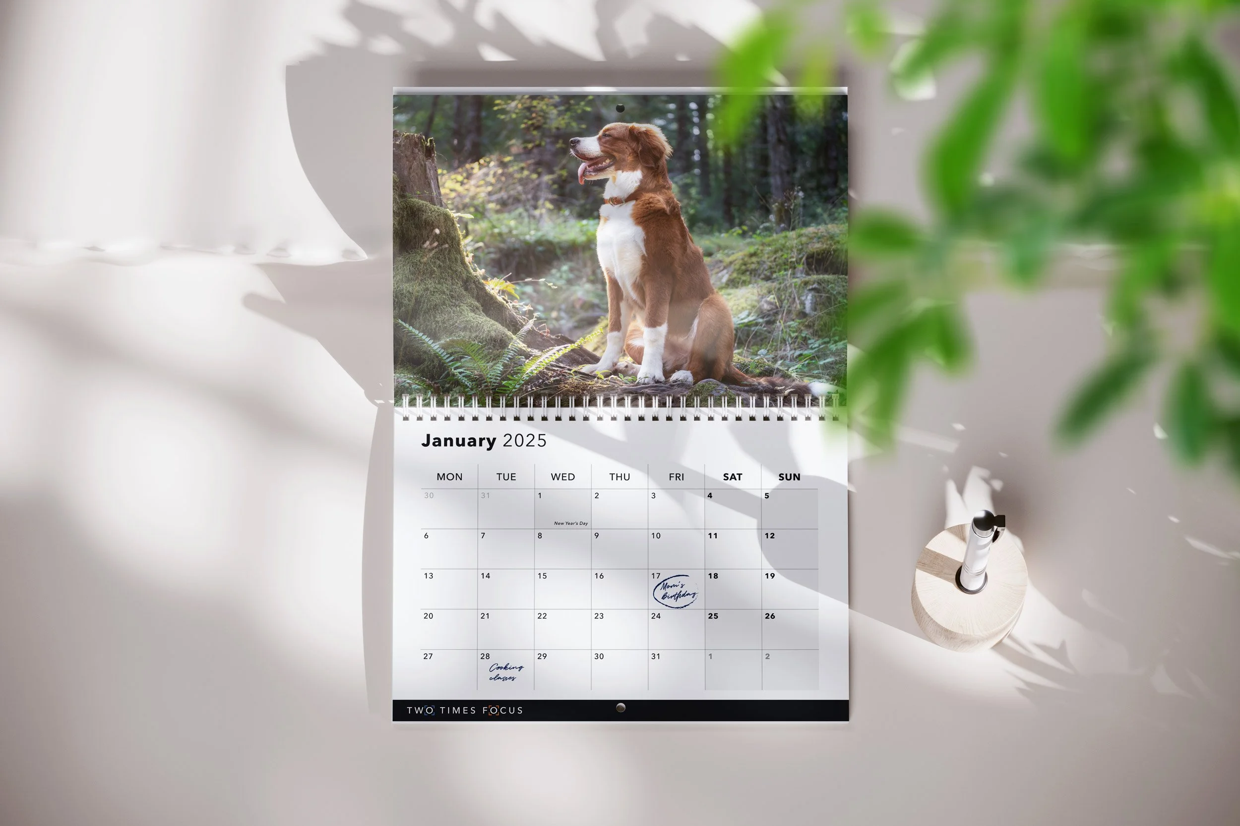 wall_calendar_mockup_02.jpg
