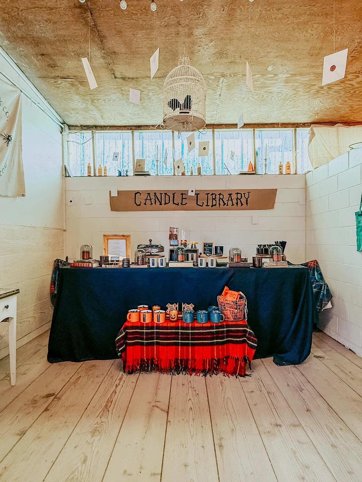 🎃 Day 1 - Weekend 2 @junkstock 🧡

What a beautiful day at the farm! Stop by the arena for your last chance this year! Saturday + Sunday 

Booth No. 200 

I have the best booth mates! Check them out:
@greenbeeteatowels 
@browndogstudio