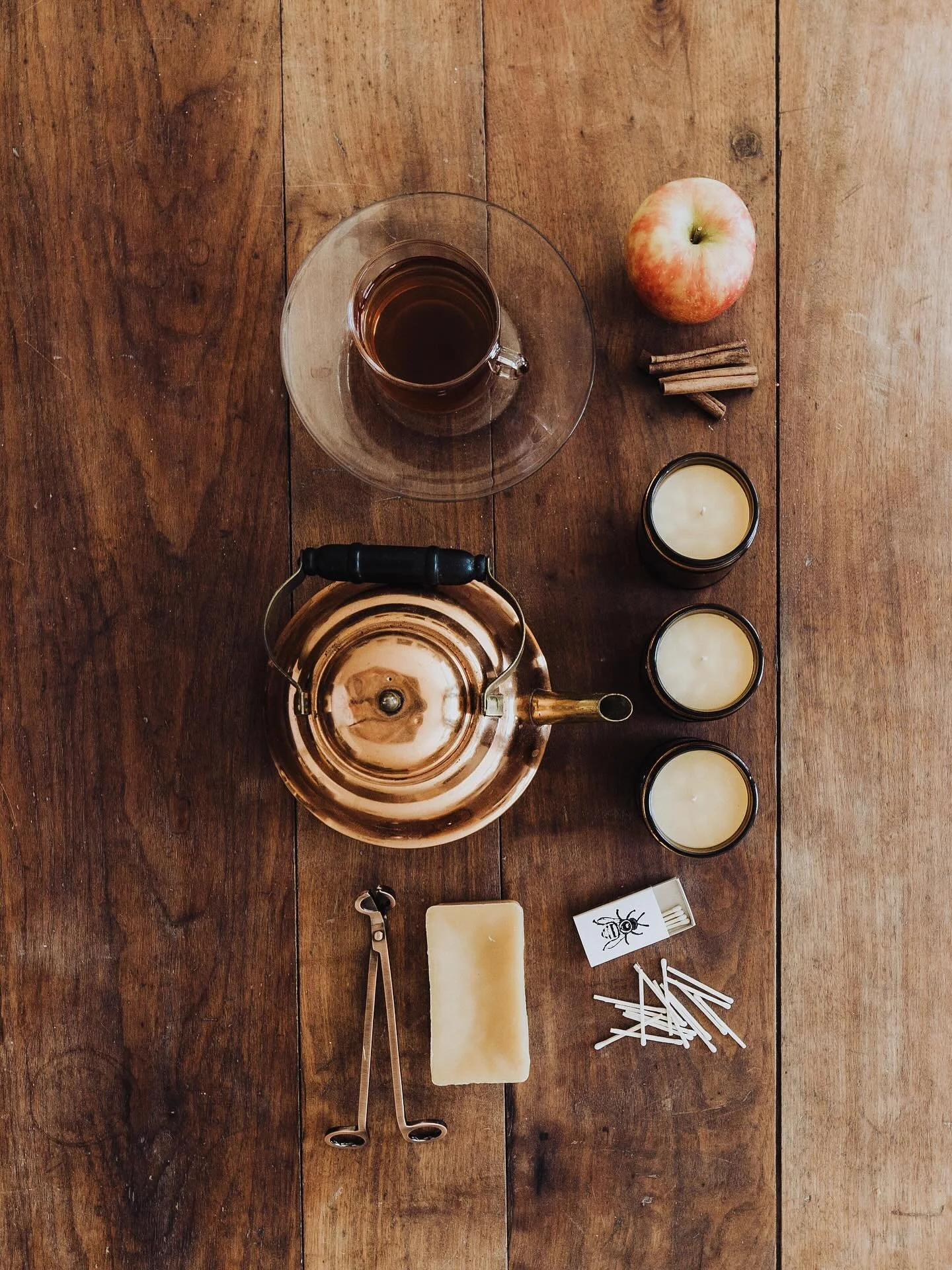 🍂 The last of Fall 🍂

Join us tomorrow for First Friday in the neighborhood! We&rsquo;ll be open late until 7pm to enjoy all the neighborhood has to offer!

Stop by for our end of season SALE + giveaway, refreshments + more!

🎶 🖼️🍸 @uni_creative