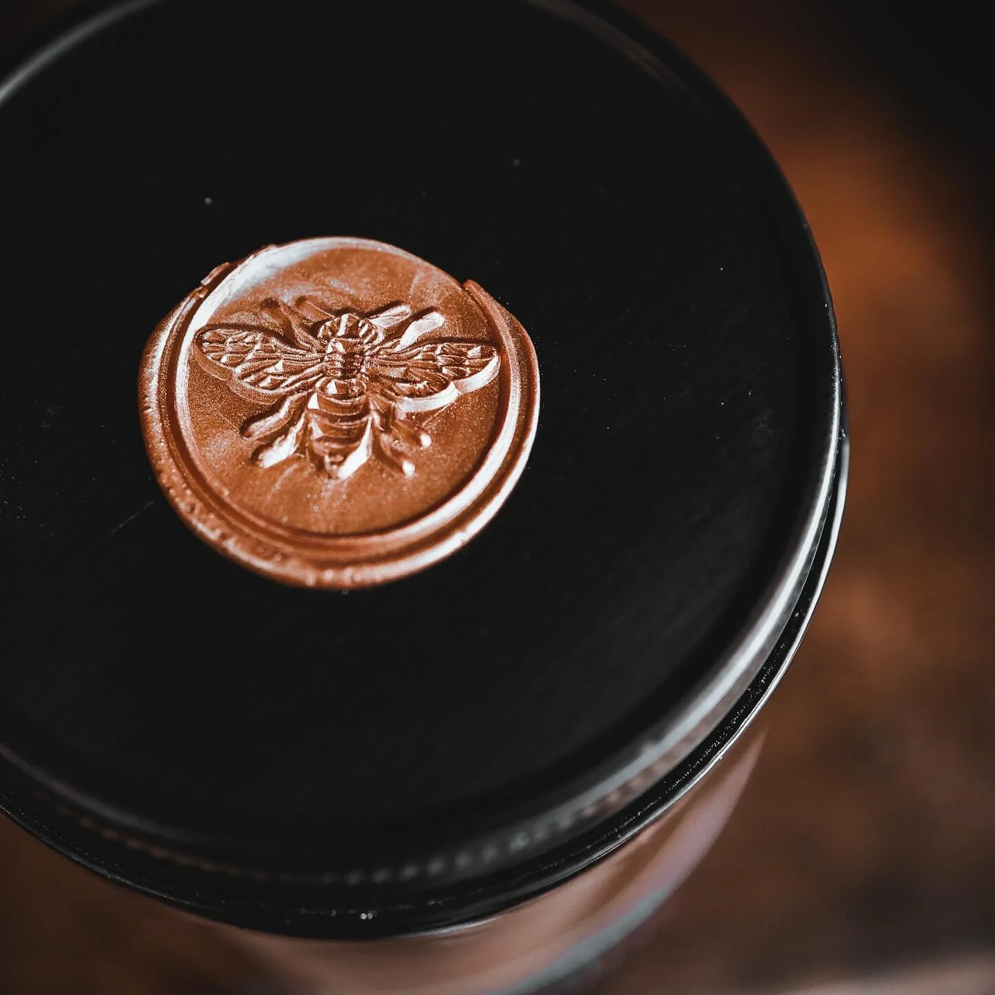 Happ🐝  Saturday! 

Open 10a-2p today - come smell! 🕯️

📍2701 N. 48th suite 1