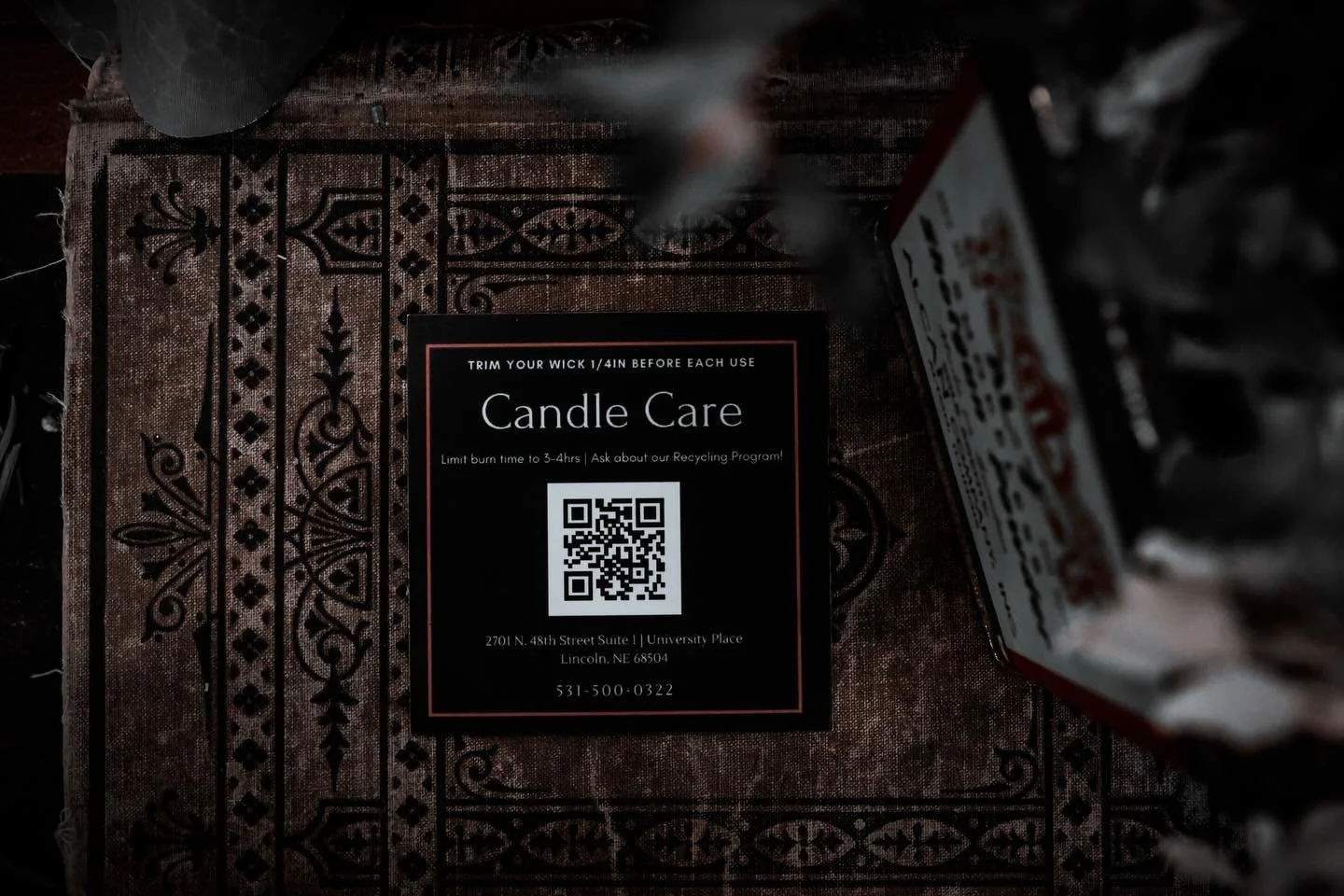 When lighting your candle for the first time allow enough burn time for the wax to melt all the way to the edges of the vessel to ensure an even burn. ➡️ Approx. 1.5hrs

🕯️Burn maximum of 3-4 hours at a time
🕯️Never leave a burning candle unattende