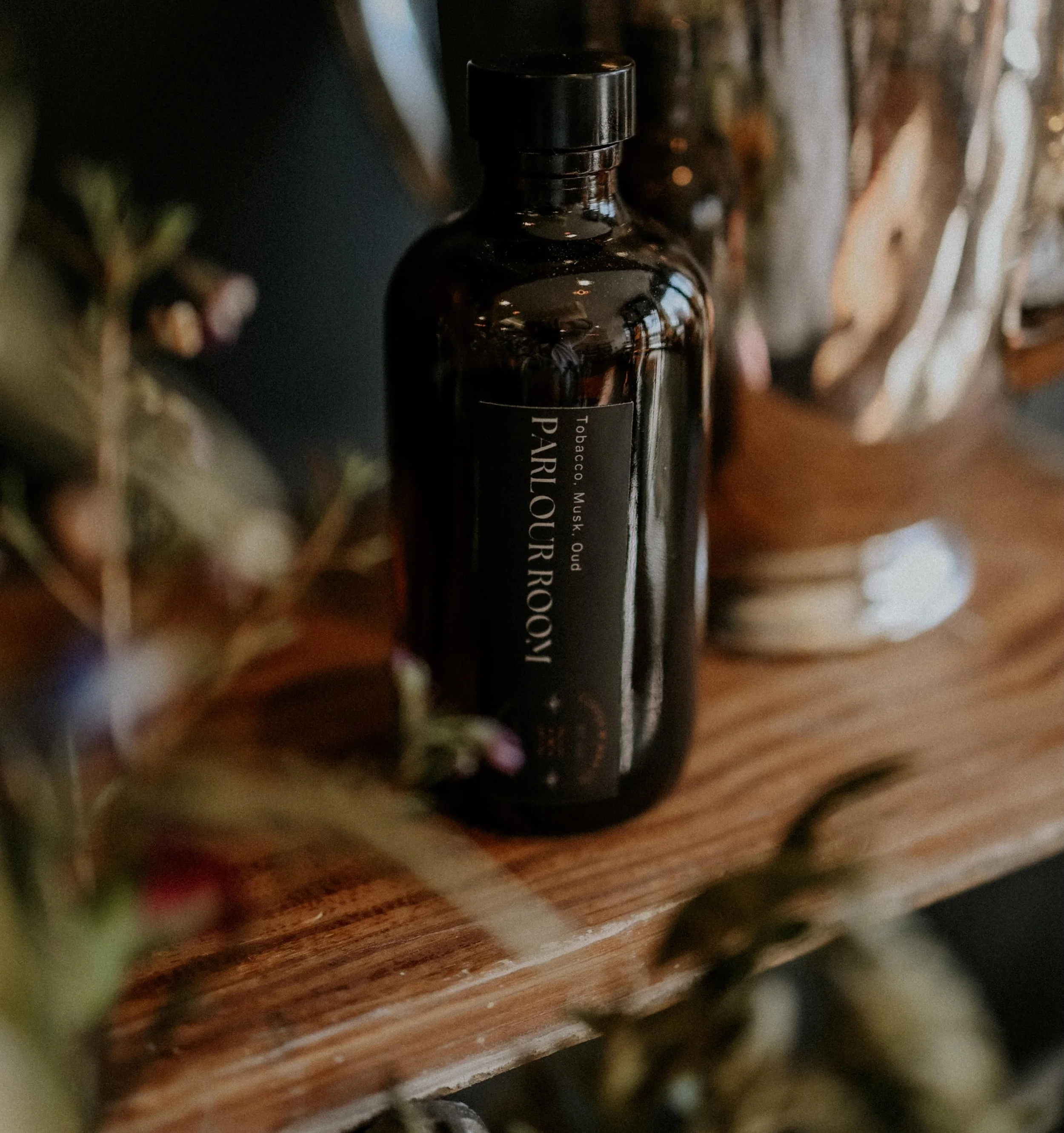 Reed diffusers! Yes! These are still quite popular and do great in bathrooms, entryways, or at the office! 🧡

✨Simply place the reeds into the amber vessel - turn reeds and spread them out to activate. Every week or so remember to flip reeds for a r