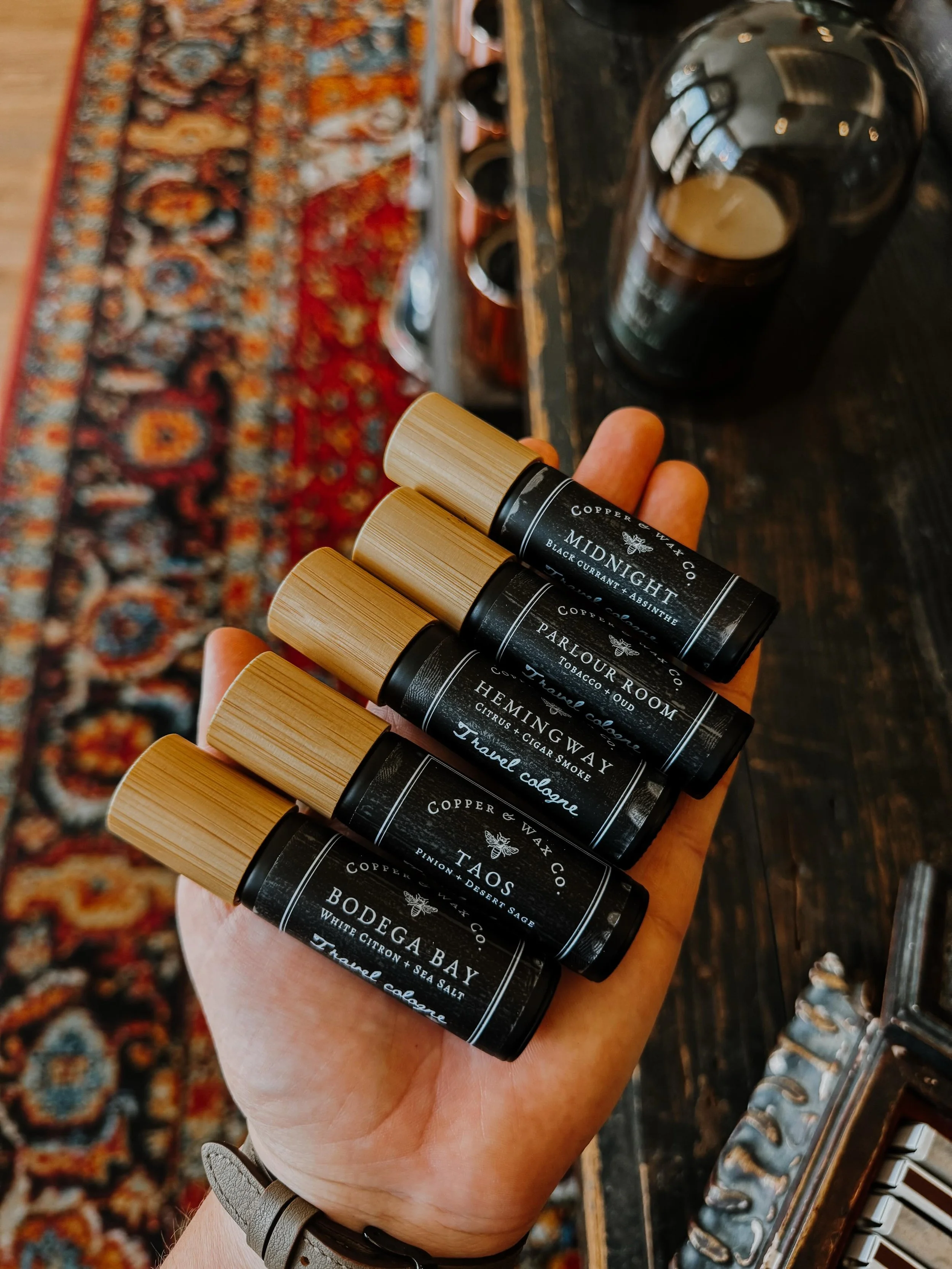 𝙏𝙧𝙖𝙫𝙚𝙡 𝘾𝙤𝙡𝙤𝙜𝙣𝙚 ✨

Roll-on fragrances are the best for traveling or to toss into your handbag for the day! 💫

𝘼𝙫𝙖𝙞𝙡𝙖𝙗𝙡𝙚 𝙞𝙣:

Midnight 
Hemingway
Bodega Bay
Taos 
Parlour Room

https://www.copperwaxco.com/store/p/travel-cologne