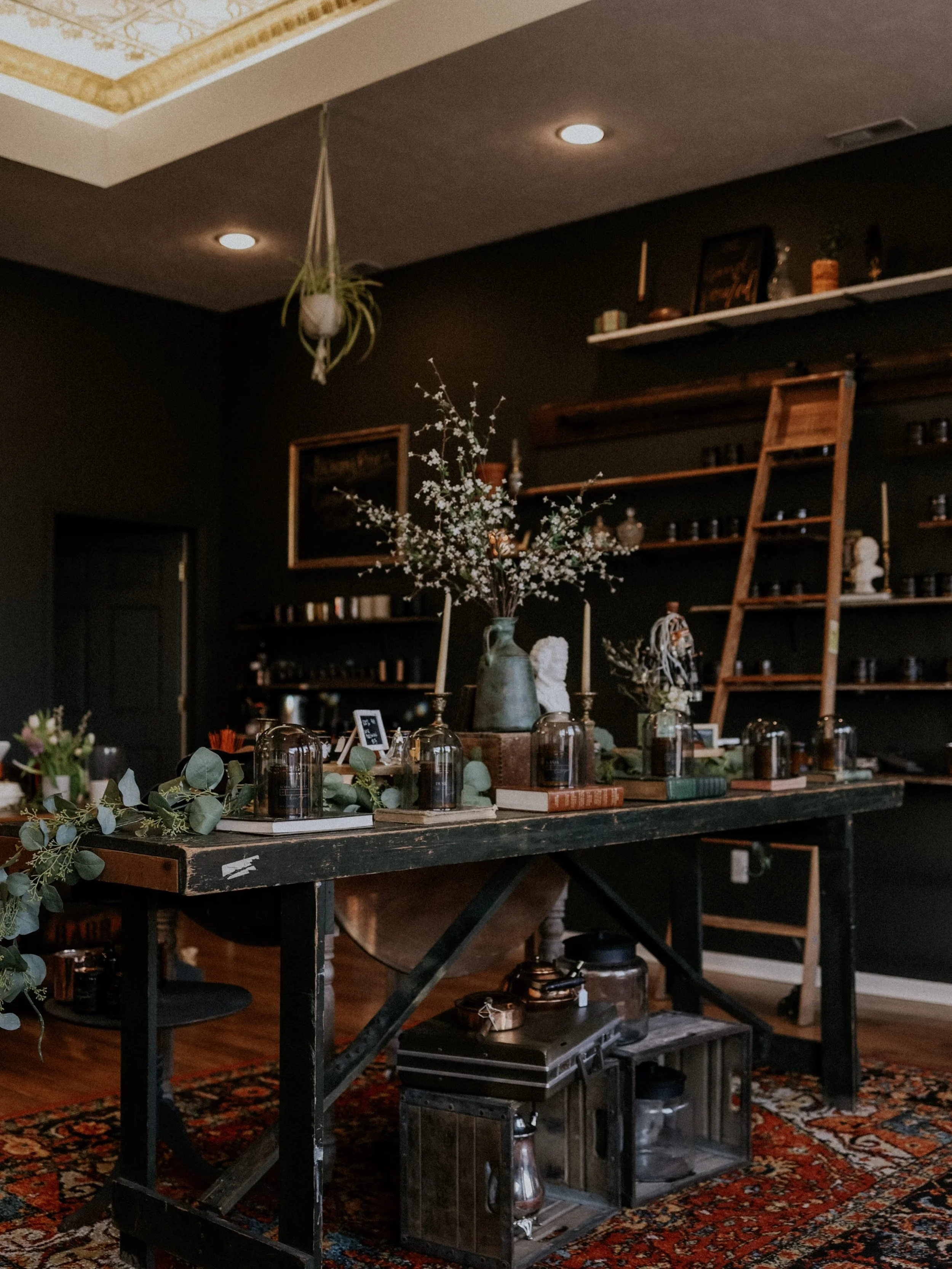 🫶🏼One thing I love about our little storefront - it&rsquo;s always changing! 

🧡New scents, new products, new vintage - shifting seasonally and always striving to improve your experience here. 

🏡We want you to feel like you&rsquo;re walking into