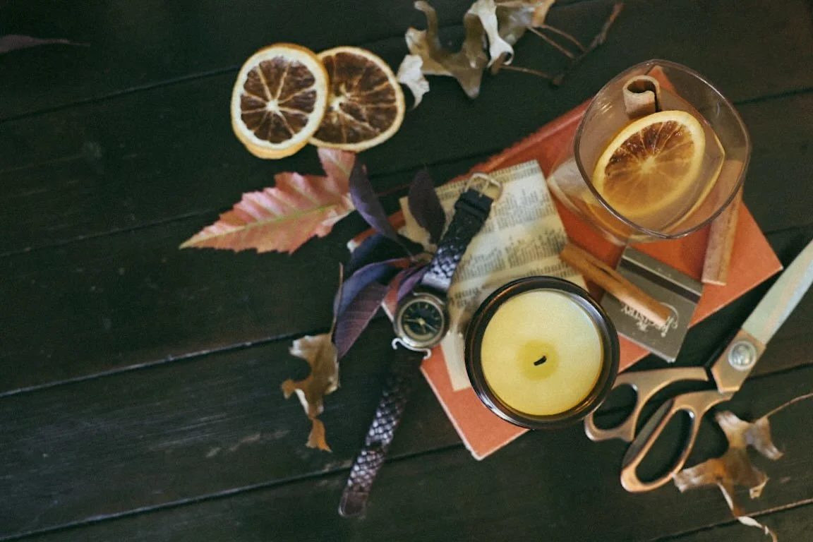 🍃Sunday rituals:

📺 Lounge + ☕️ 
🐾Walk the dogs 
🧹Clean the house 
🍂Yardwork
🍷Enjoy the company 
🕯️Light the candles 
🧡Rest

#sundayslowdown