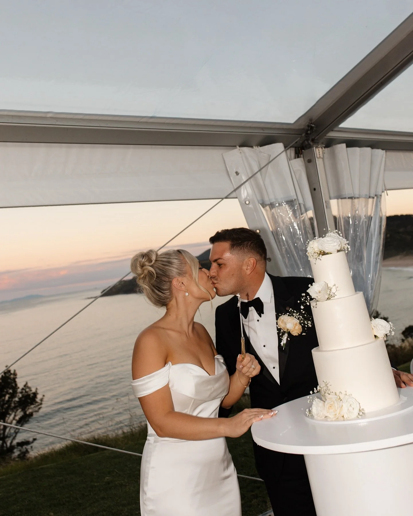 Z & C π€
Some couples just radiate goodness, and Zoe and Chase were those people ~ and then some! An unforgettable day with two of the kindest, coolest souls. What a privilege it was to help bring it all together. 
Shot by the talented @ericaja