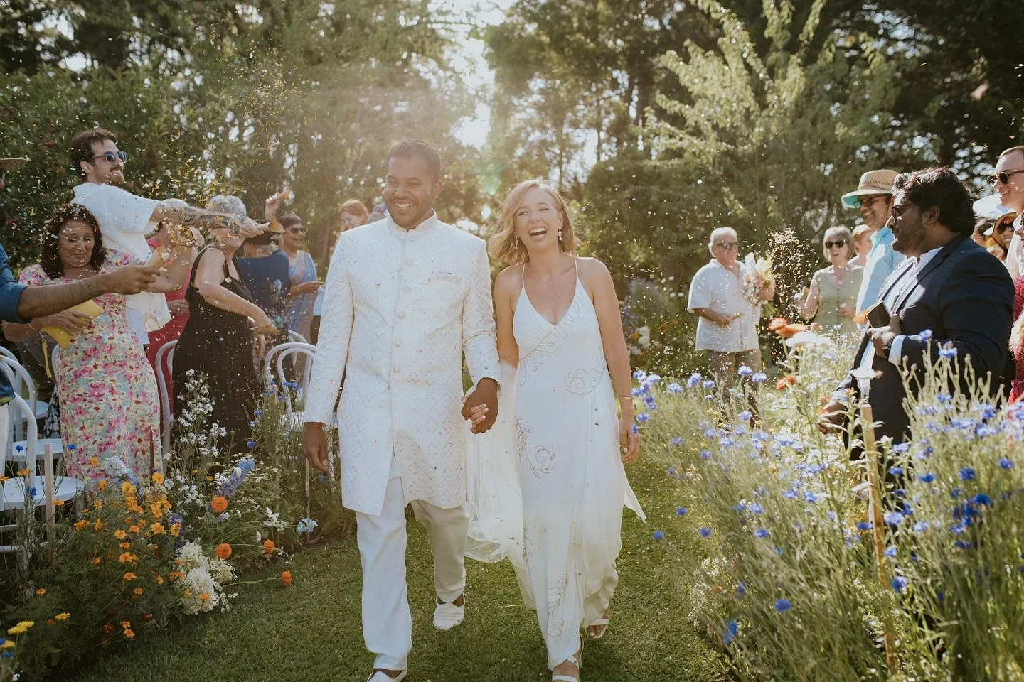 A little sunshine for your feed on this gloomy day. Still smiling thinking back to H & A’s stunning January celebration — full of originality, colour & a whole lot of love. Set on their gorgeous property looking out over Cooks Bea