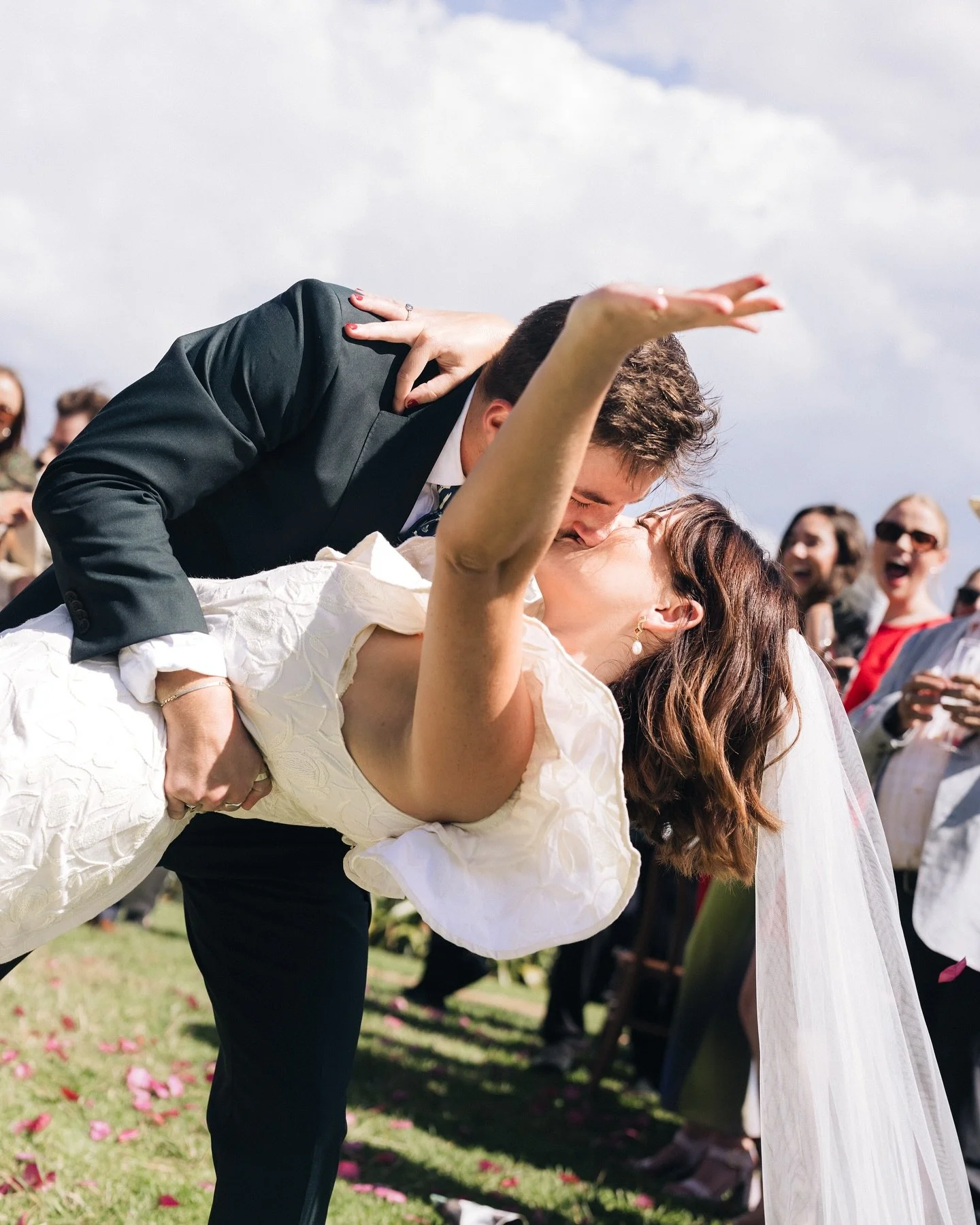 A bright, beautiful day which perfectly represents Miranda and Alec. What a fun start to the season we’ve had! π