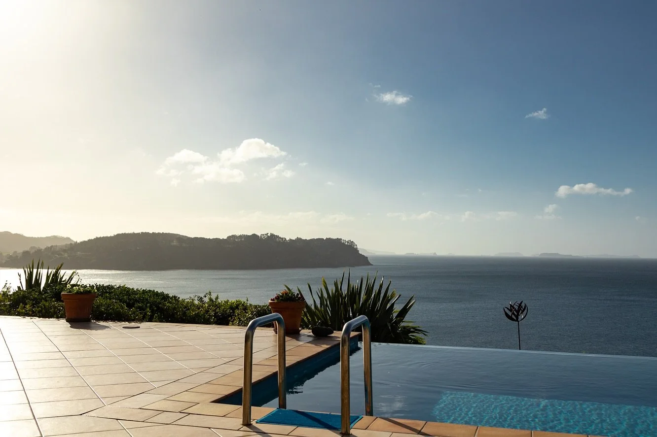 ~ Exciting news ~
We are thrilled to announce our new collaboration with ‘The View’ the new and exciting Hot Water Beach venue.
Tennis court weddings available for bigger numbers. 
Calendar is open, get in touch for more info from us ?