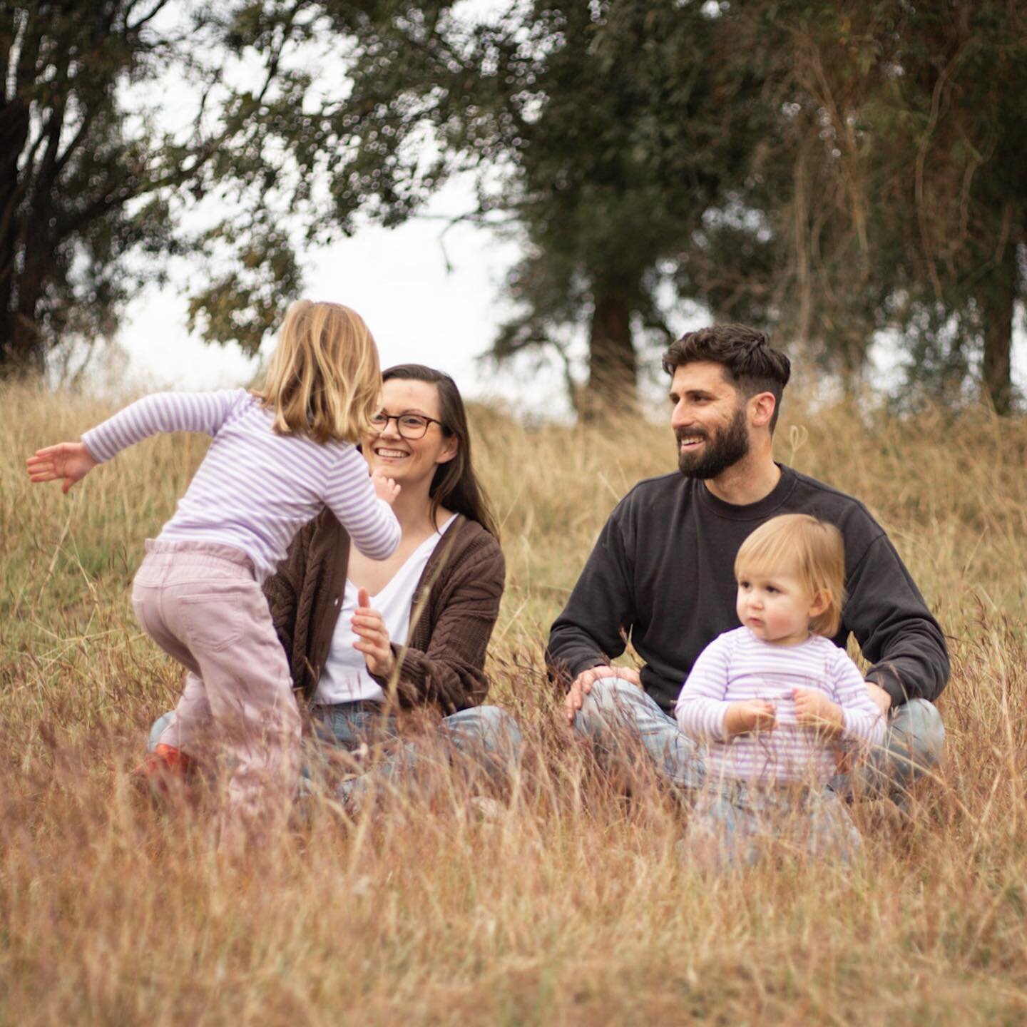 first shot prompt: &ldquo;go and jump on mum&rdquo; 😂🤍
bookings available - dm/email to book 
xx 
#brisbanefamilyphotographer #brisbanephotographer #brisbane #ipswichphotographer #ipswichfamilyphotographer #toowoombaphotographer #goldcoastphotograp