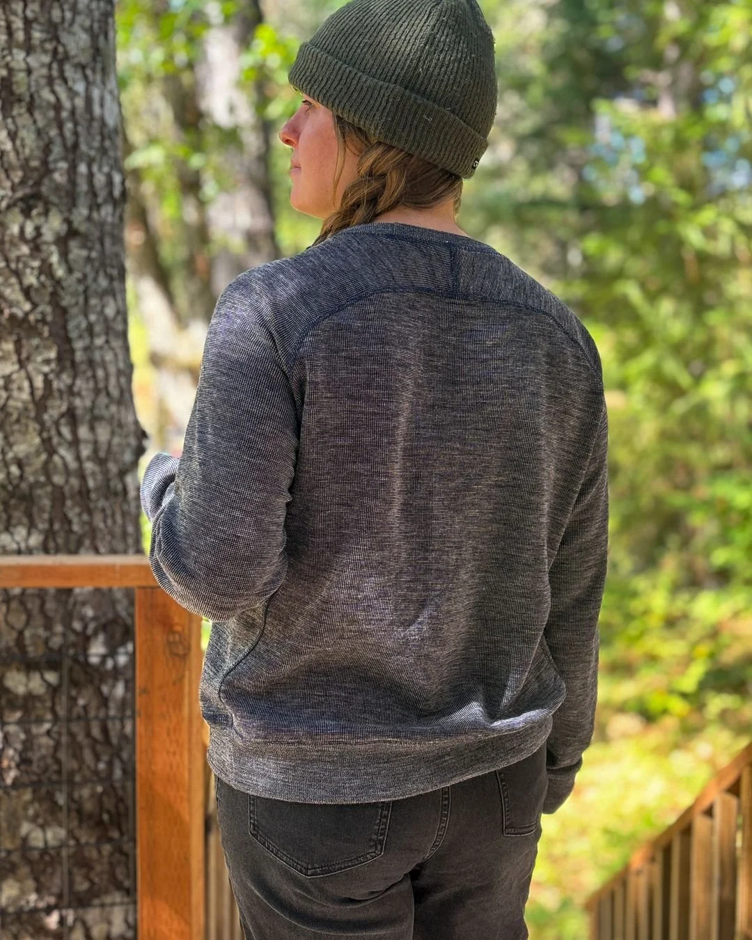 #RTHorizonHoodie: Crew Neck Sweater Edition 😍 🐏 

This was such a fun and easy #patternhack to transform your Horizon Hoodie into a casual top! I used a midweight (~300 gsm) deadstock wool knit fabric for a sweater-like feel and it did not disappoi