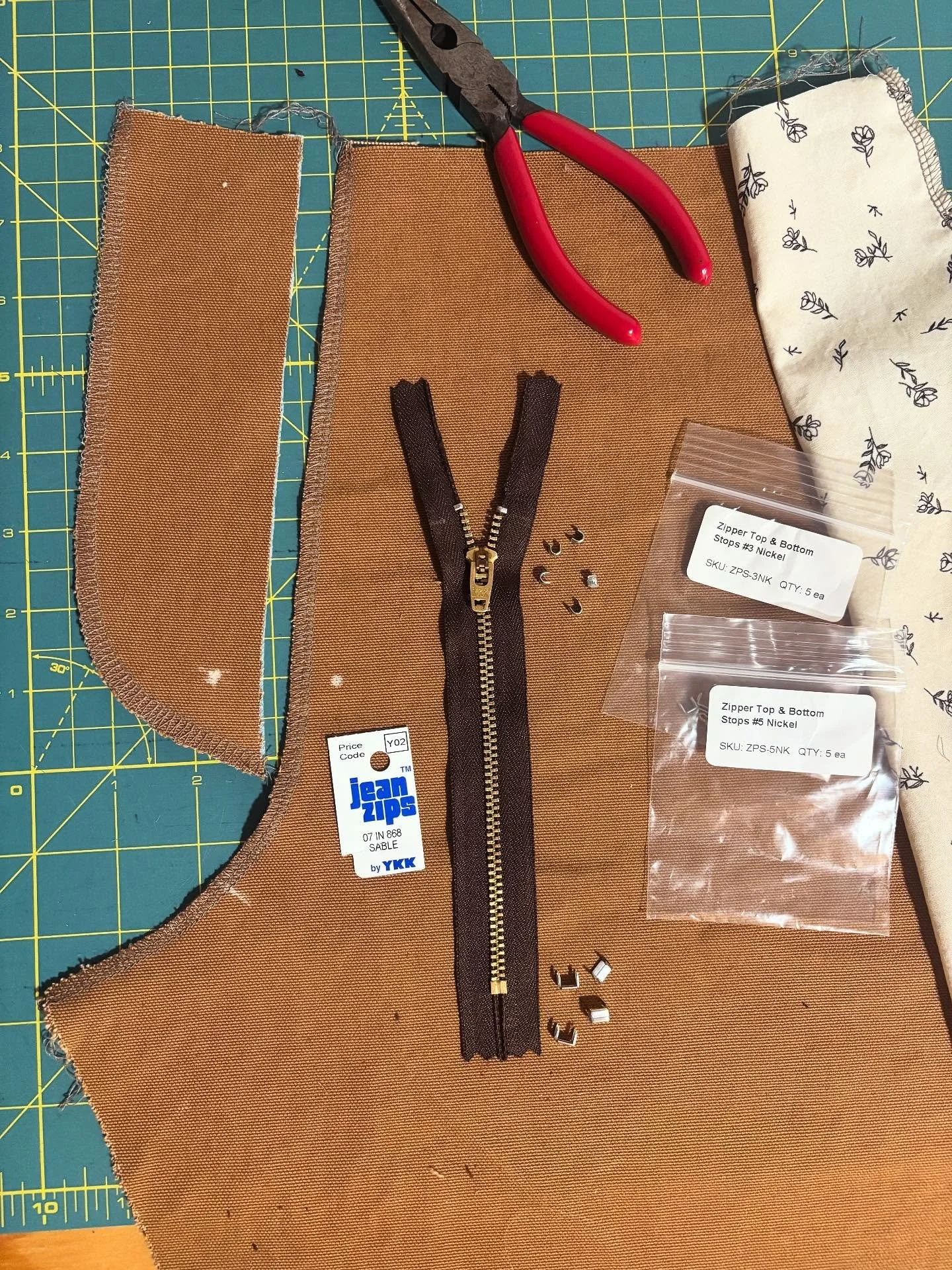 Did you know you can buy YKK top and bottom zipper stops separately? This is such a life saver when you need to easily alter the size of your zipper for a project! 

@wawaksewing carries these in varying metal sizes and colors to fit your needs. I st