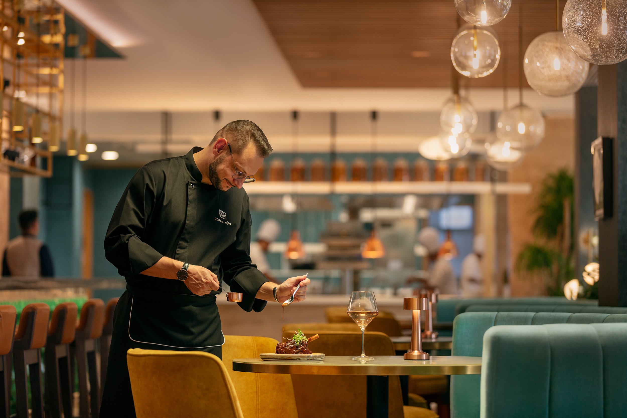 JW_BOMJW_chef_Roberto_3X5A2076.jpg
