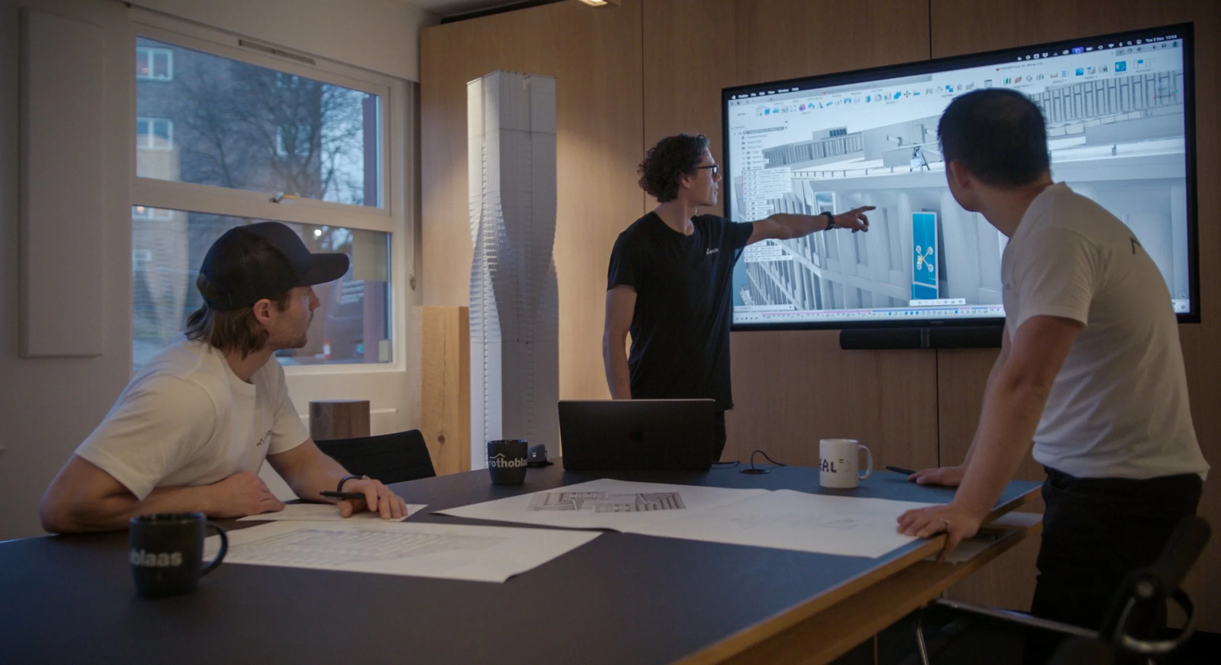 Høyden Global team planning facade access engineering project for complex building