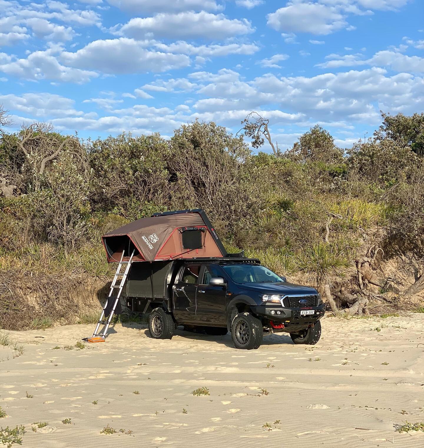 Dreaming about waking up with the ocean at your door step 💭 Hire now&hellip; 
-
-
-

#ec4campers #beachcamping  #eastcoastaustralia #adventure #roadtripaustralia #camperhire  #travelaustralia #4wd #visitnsw #thelegendarypacificcoast