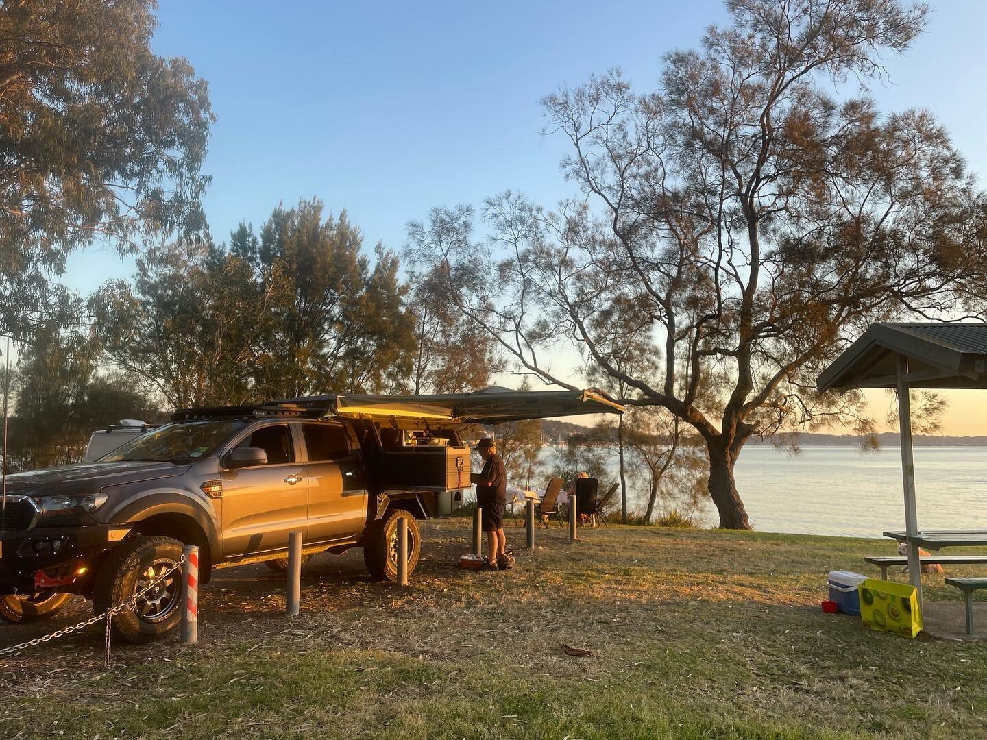 Cooking dinner with a stunning view! 
-
-
-
#ec4campers #beachcamping  #eastcoastaustralia #adventure #roadtripaustralia #camperhire  #travelaustralia #4wd #visitnsw #thelegendarypacificcoast