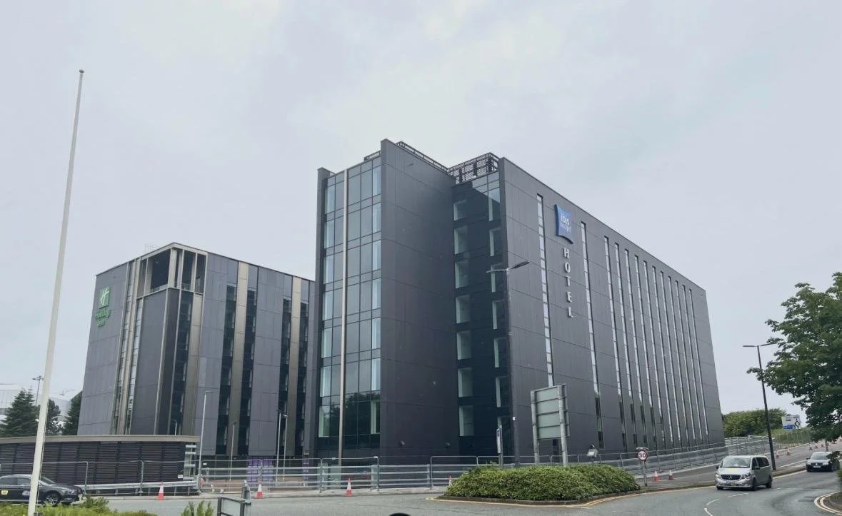 Ibis Budget Manchester Airport / Holiday Inn Manchester Airport