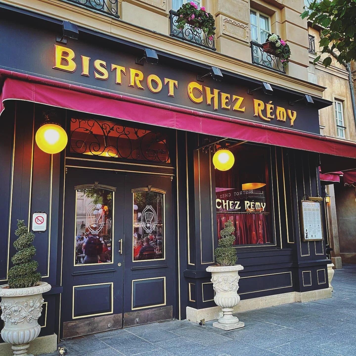 ビストロ・シェ・レミー行ってきた。
よかったです。素敵空間だった&hellip;&hellip;。

#bistrochezremy #disneylandparis 
#レミーのおいしいレストラン