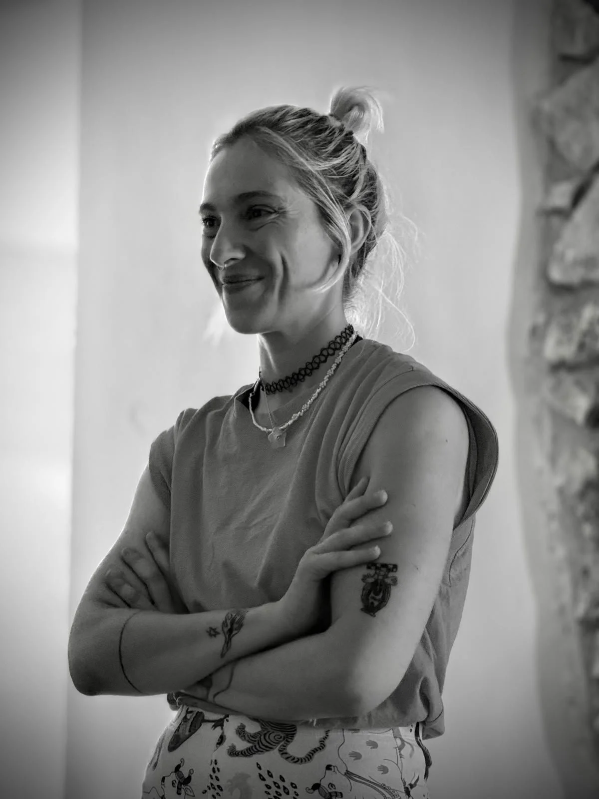 Clem es directora de Morada y profe de Hatha, Yin y vinyasa yoga desde un enfoque feminista e inclusivo.