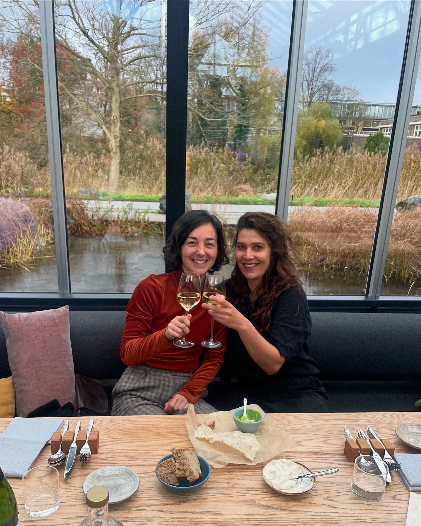 Celebrating this year together with @soheila.hogervorst and our amazing shared adventure @studio_vliegenbos. 🥂 
So so sooo grateful for this amazing woman, dear friend and studio partner 🫶 
We jumped in this new adventure together with a whole bo