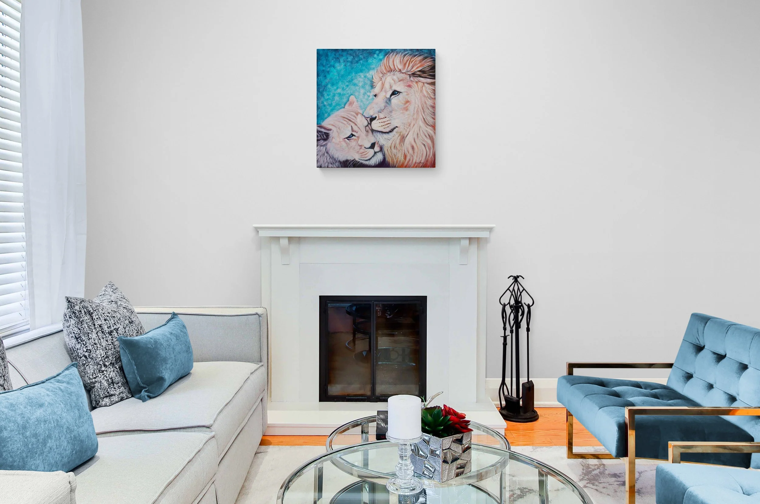 Comfy_living_room_interior_with_fireplace.jpg