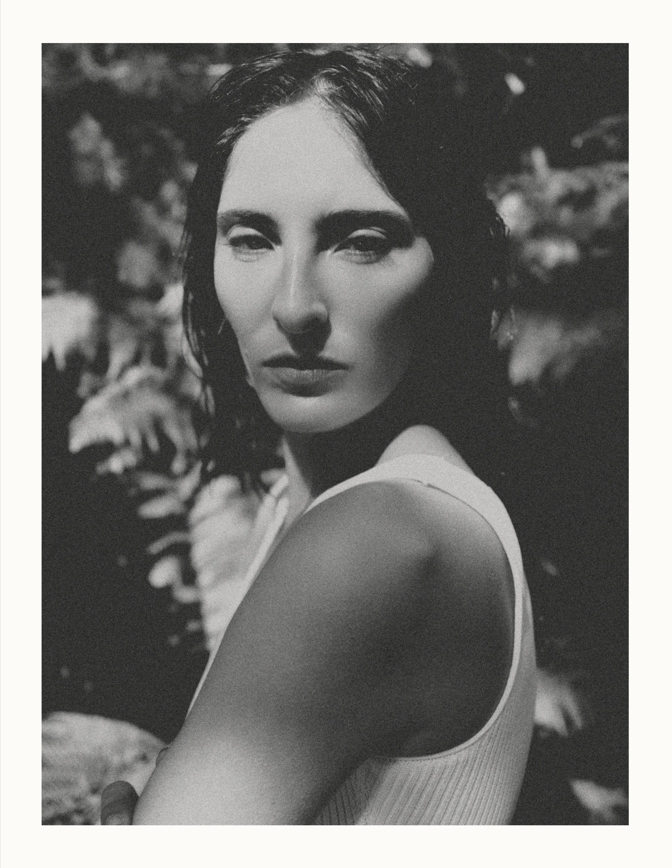ELAINE FIELD // LE SOLEIL NOIR - RESORT ‘26

Photography: Jess Segal | Creative Direction: Lara Rogers |  Styling: Aurelia Donaldson | Model: Annie Tice | Hair: Tom Arnett | Make Up: Luz Giraldo | Lighting: Luke Stulinski