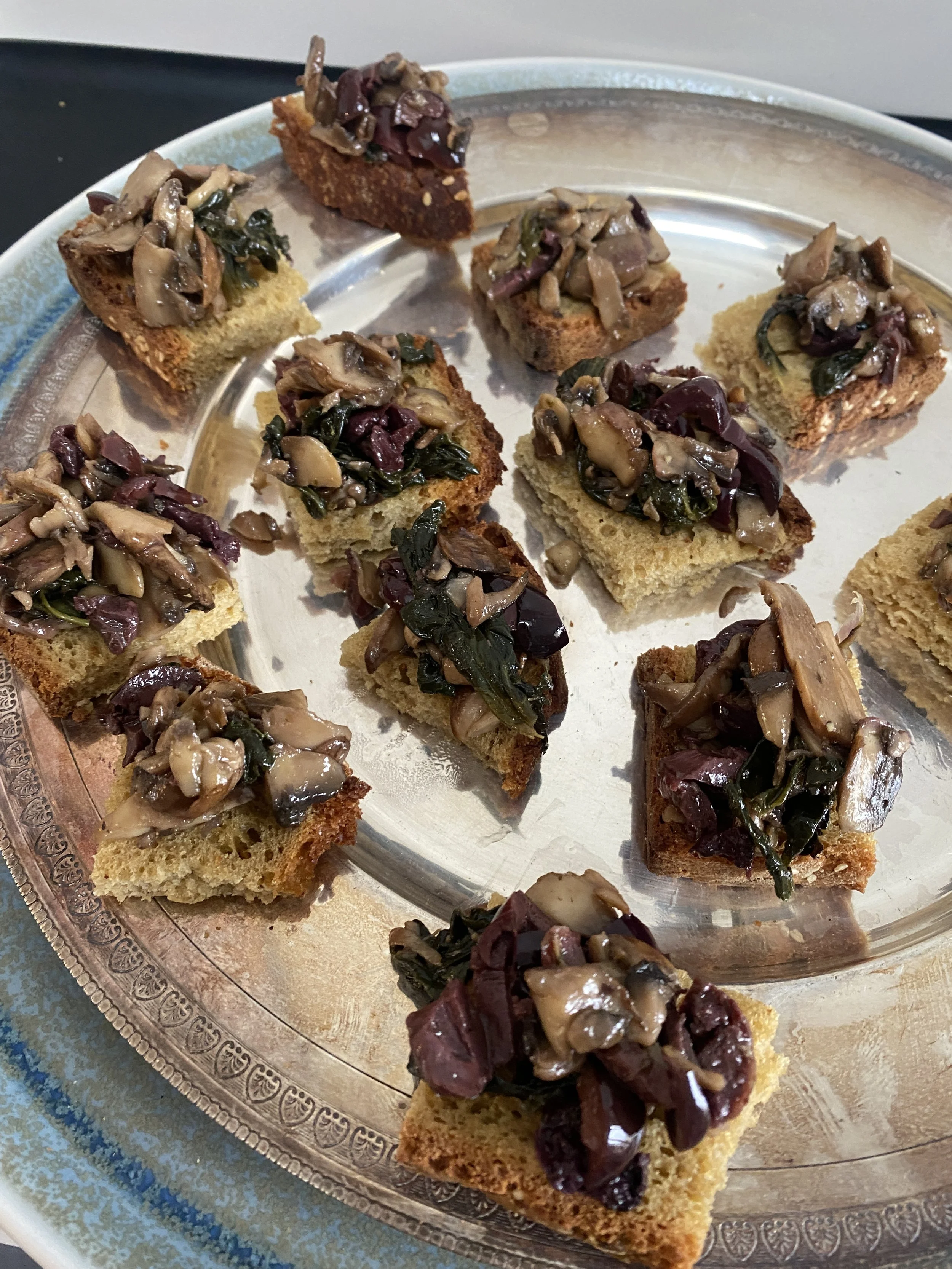 toast olives, champi, épinards