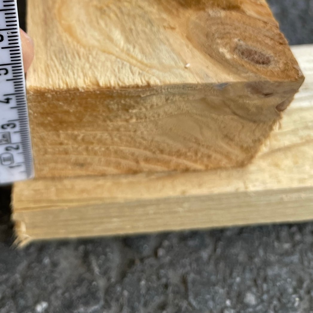 Hochwertiges Holz in dicker Materialstärke sichern lange Standzeiten.
