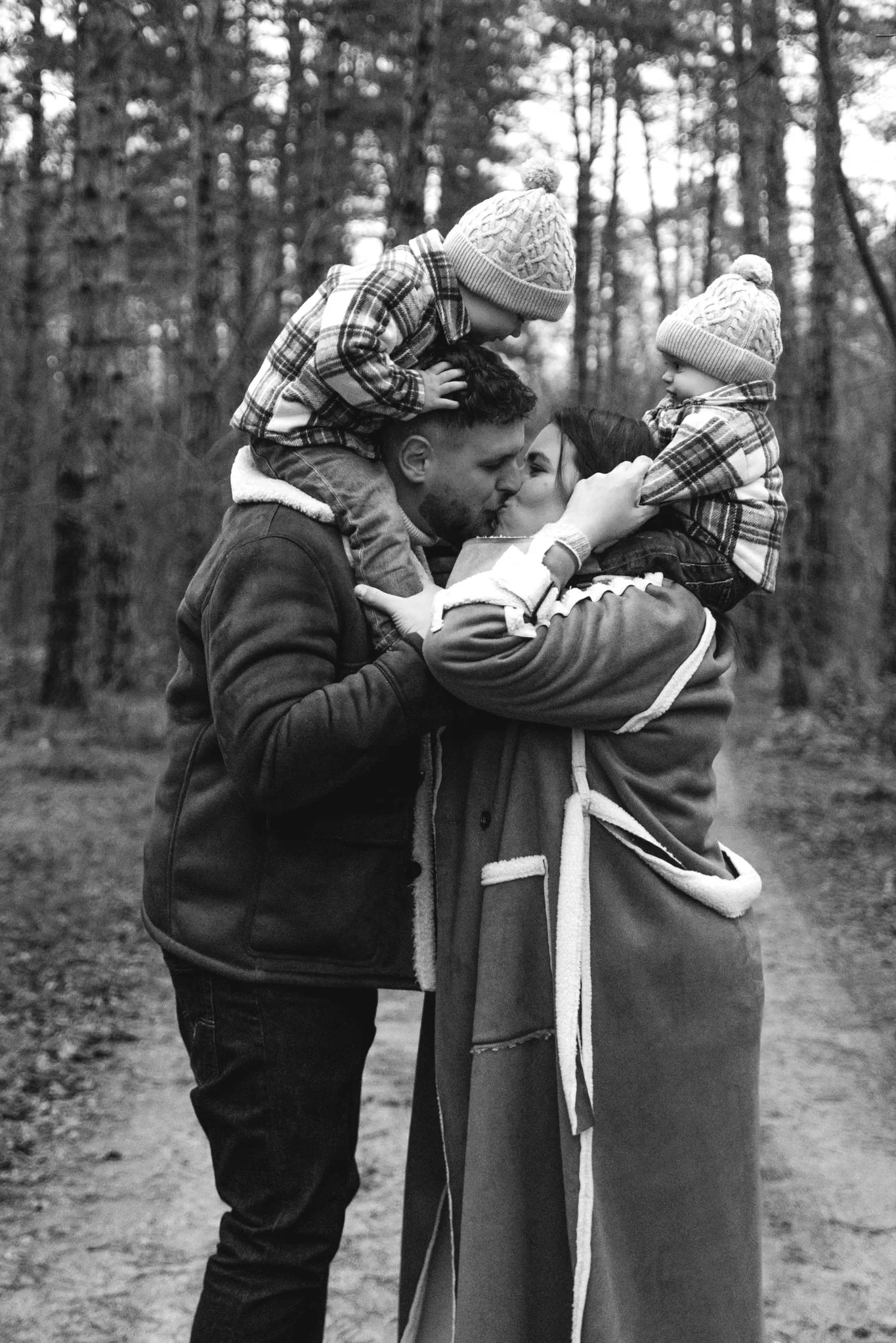 FAMILY - The Kaszai family's Christmas photoshoot with the Forest and Field photo bus