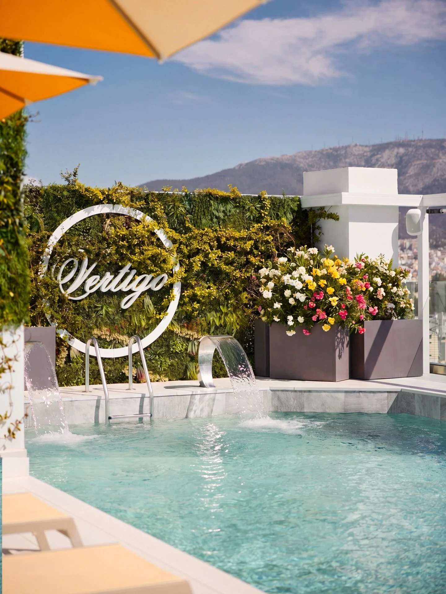 A little rooftop escape.
Vertigo, open daily 🍸
@stgeorge_lycabettus_hotel 
#athensrooftop