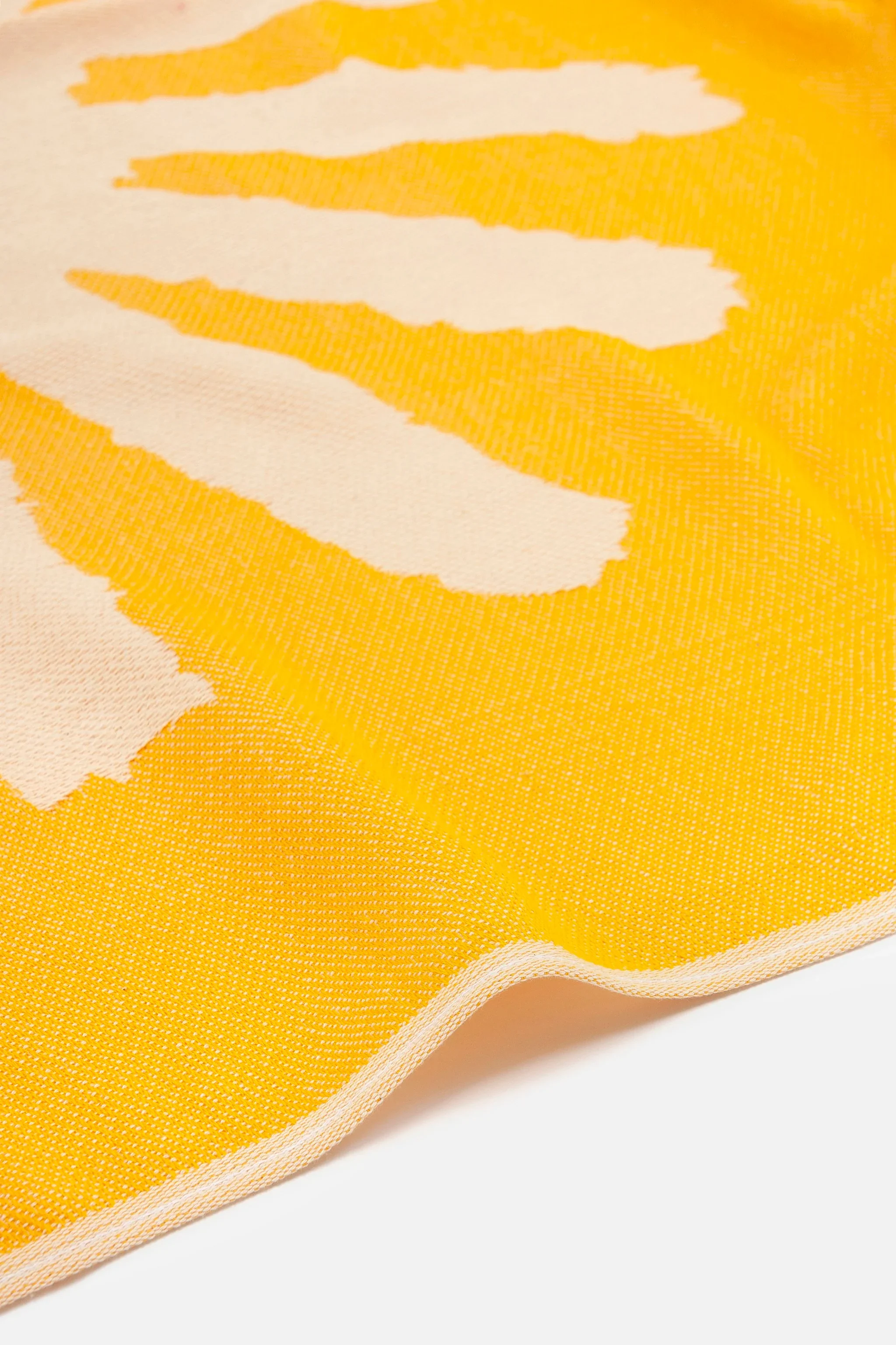 feather-beach-towel-_19.jpg.webp
