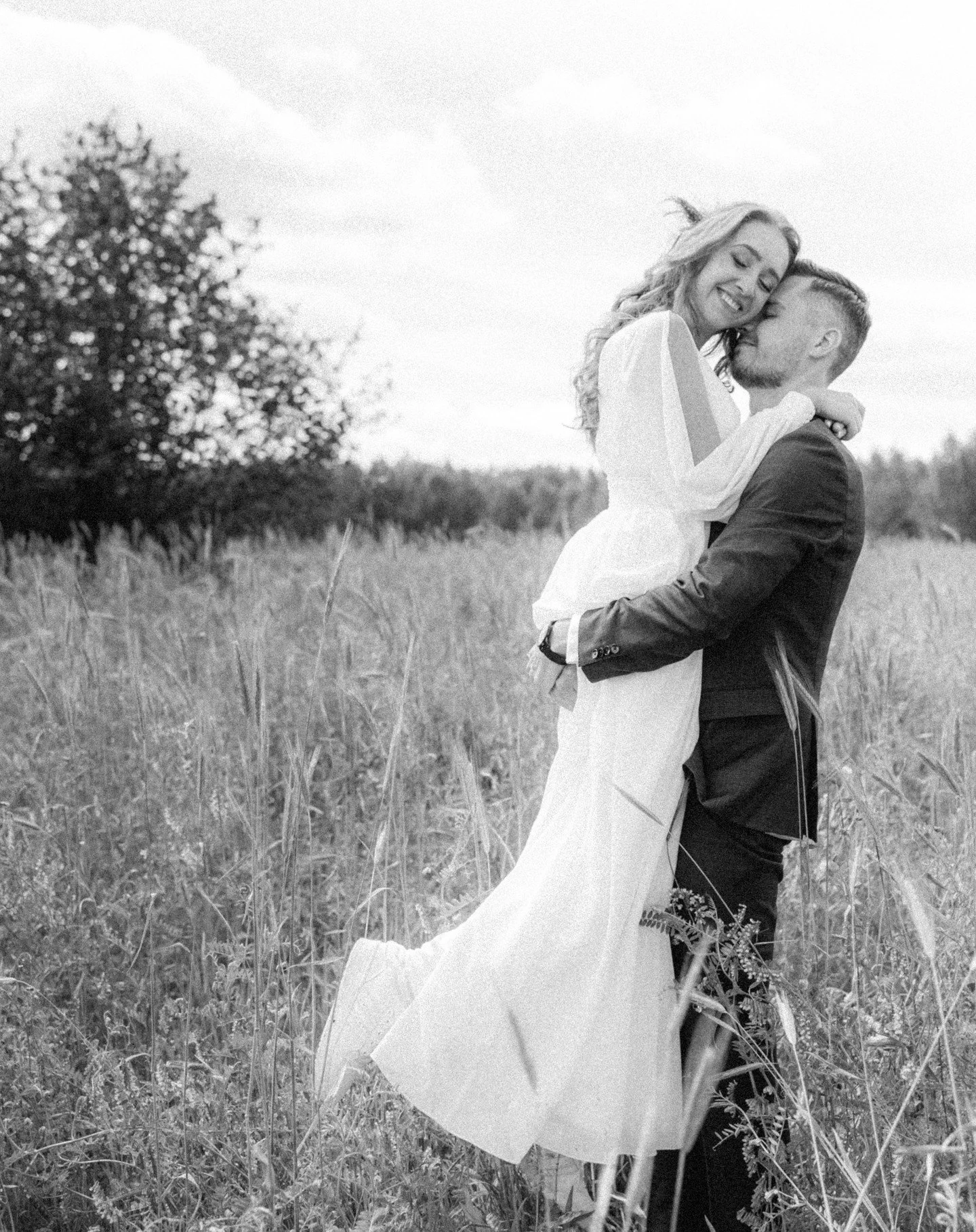 Egita &amp; Emīls 🤍

Svinību vieta: @svetkupaviljons
Deko: @baibasdizainadarbnica 

#kāzas #kāzufotogrāfs #kāzufoto #kāzufotosesija #weddinglatvia #wedding #kāzaslatvijā #fotogrāfskurzemē #fotogrāfs #fotogrāfsrīgā #fotogrāfslatvijā #fotogrāfsvidzemē